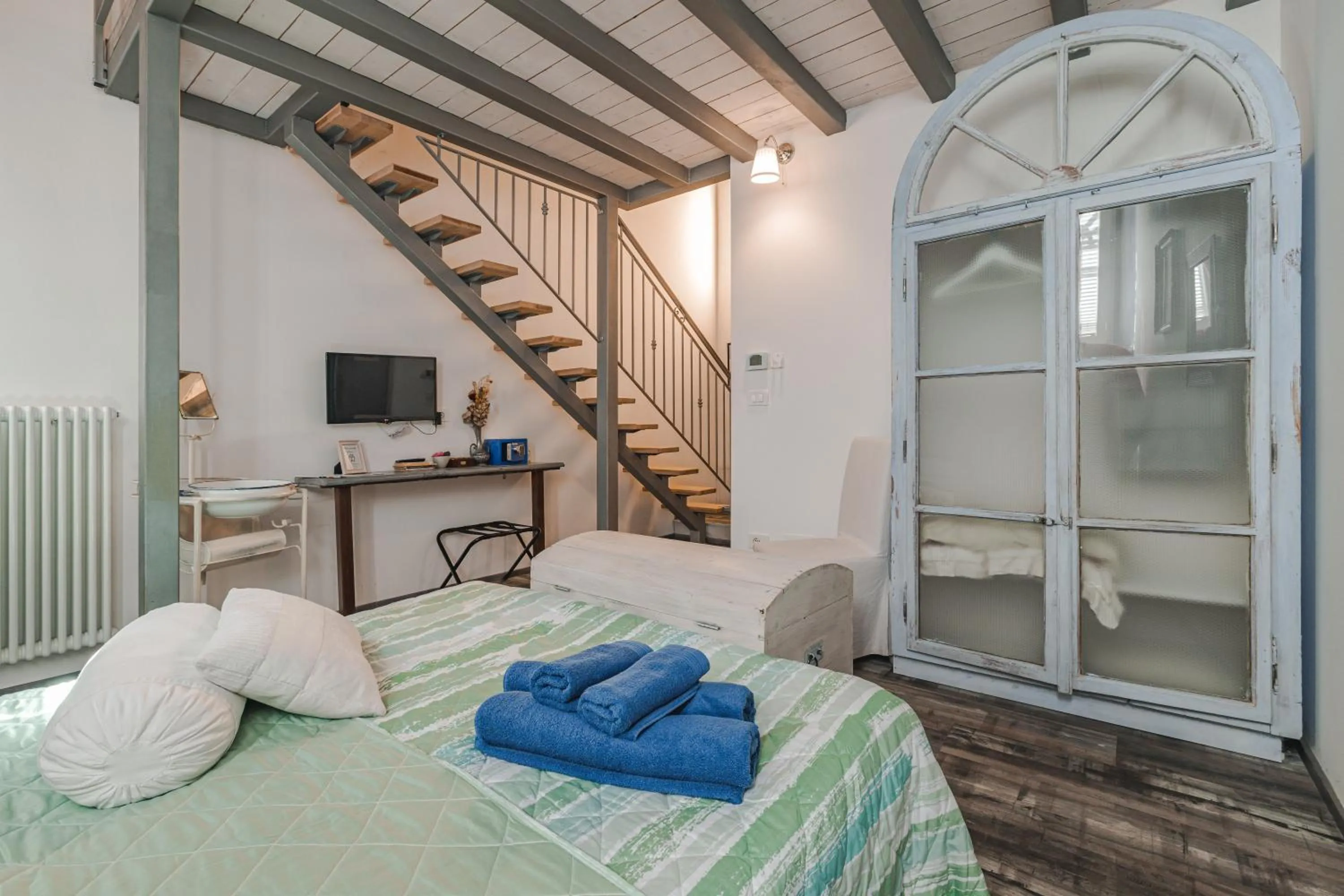 Bed in Trieste Art Loft