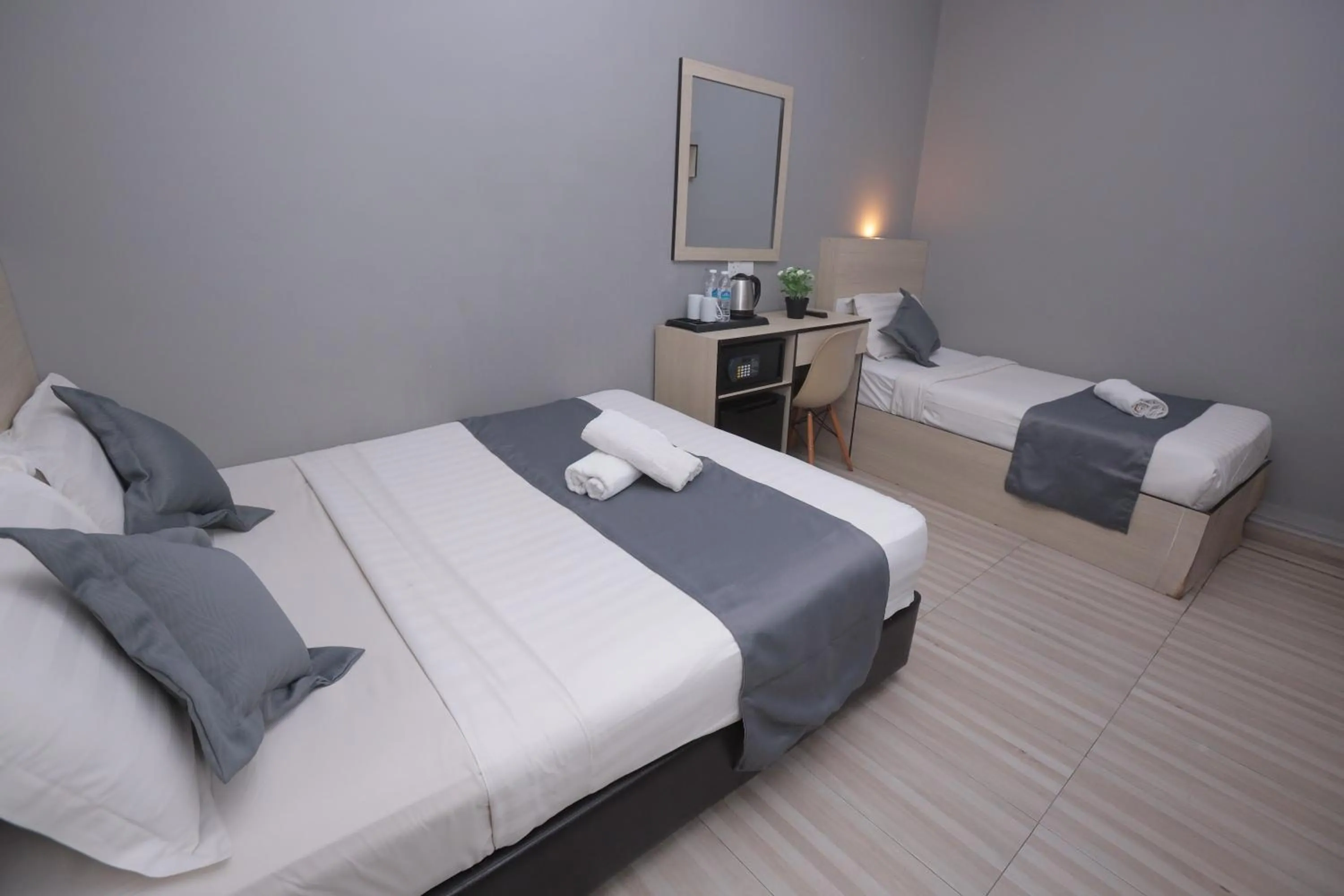 Bedroom, Bed in DJ Citi Inn Premier