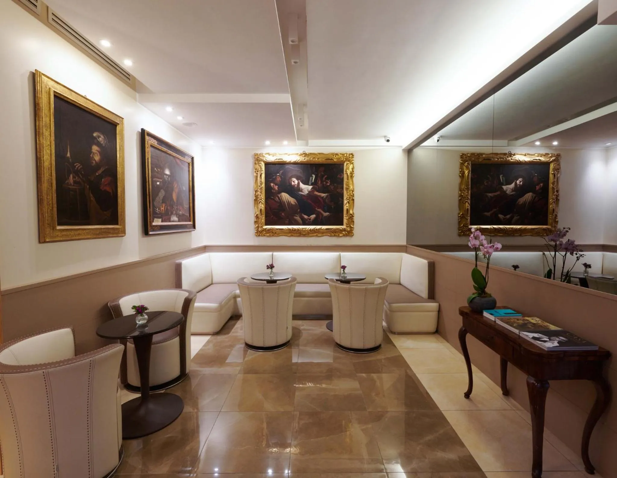 Harry's Bar Trevi Hotel & Restaurant