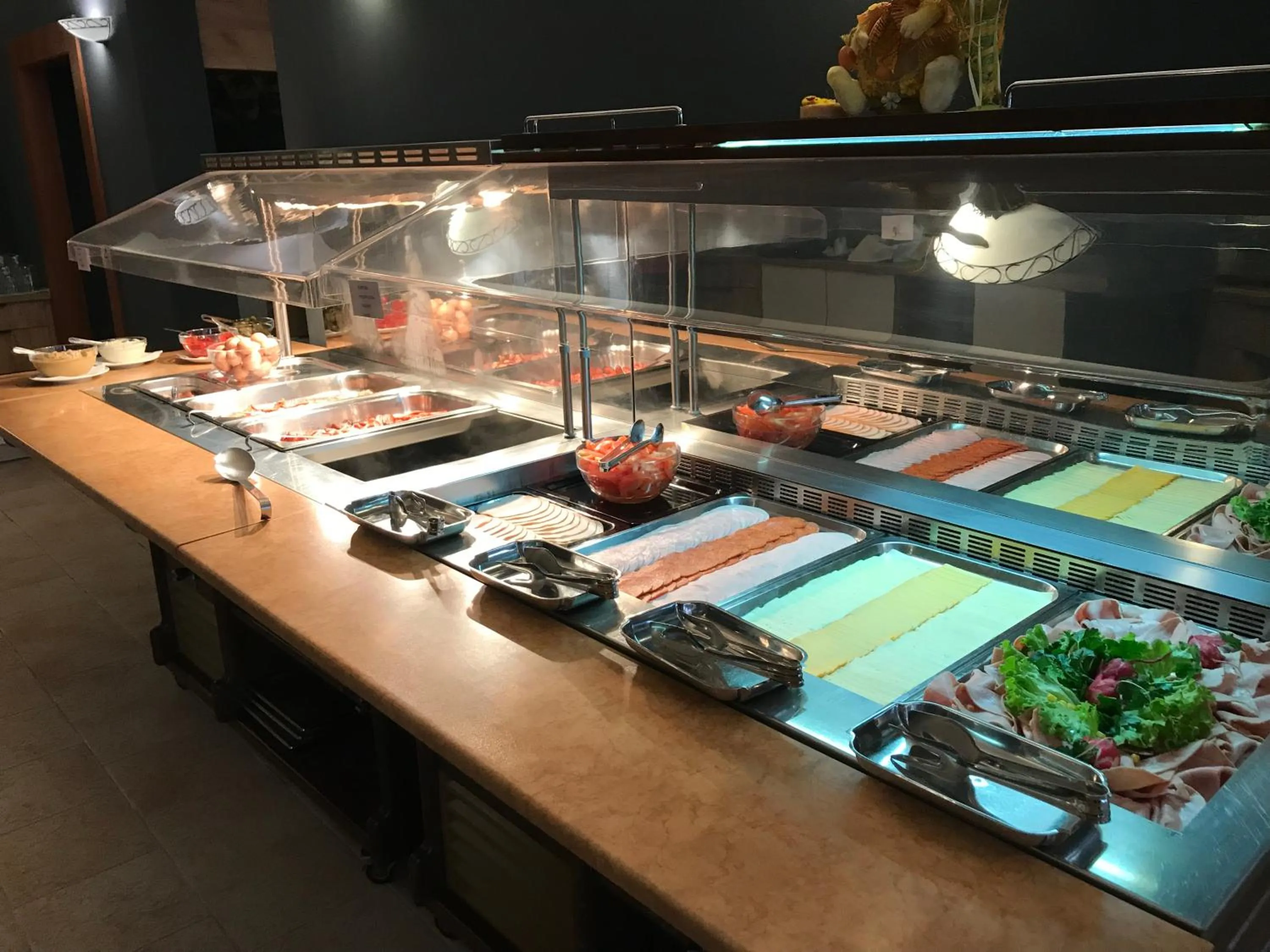 Buffet breakfast in Hotel Omorika