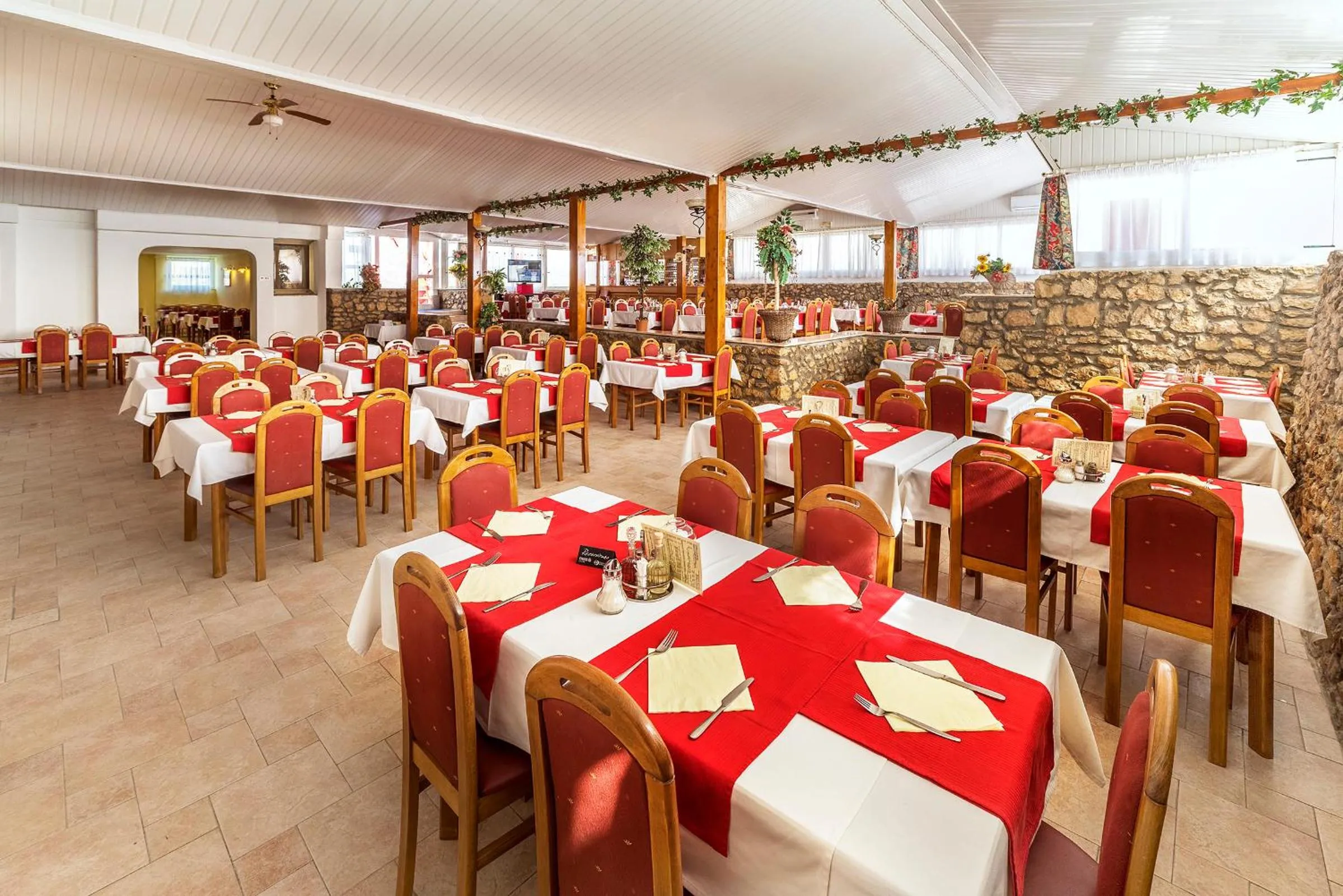 Restaurant/places to eat in Hotel Omorika