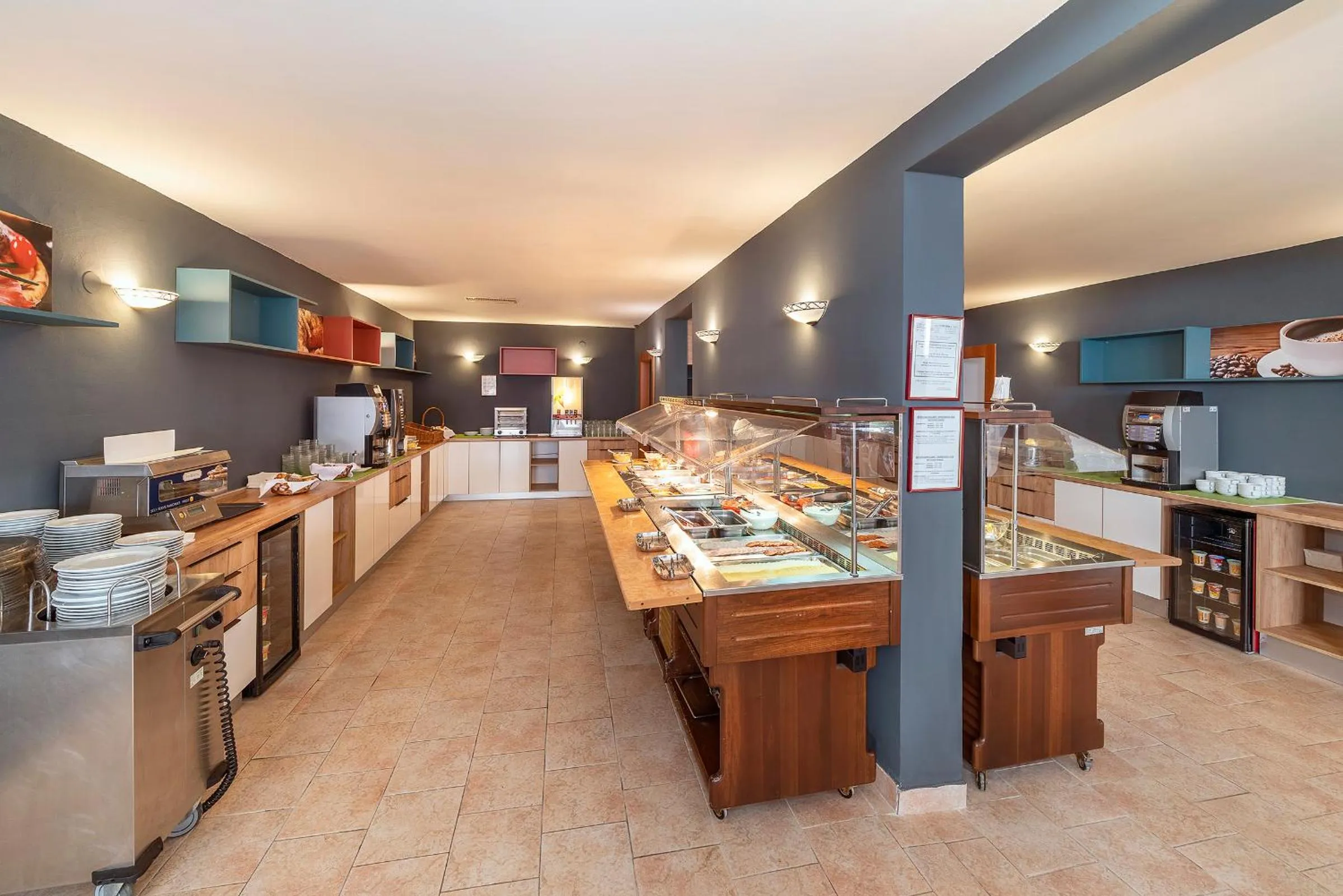 Buffet breakfast in Hotel Omorika