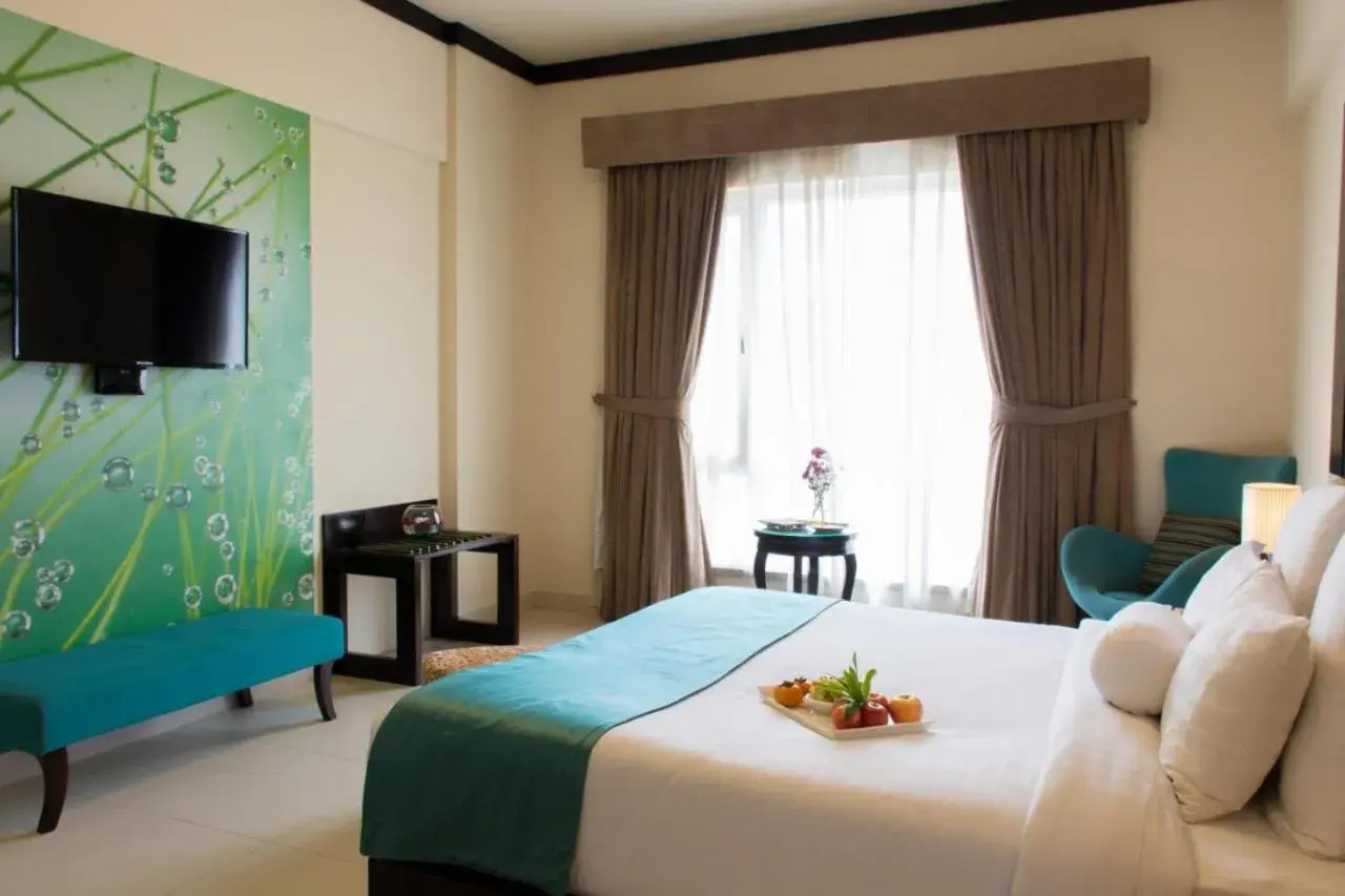 Deluxe King Room - Smoking in Ramada by Wyndham Karachi Creek Deluxe King Room - Smoking in Ramada by Wyndham Karachi Creek