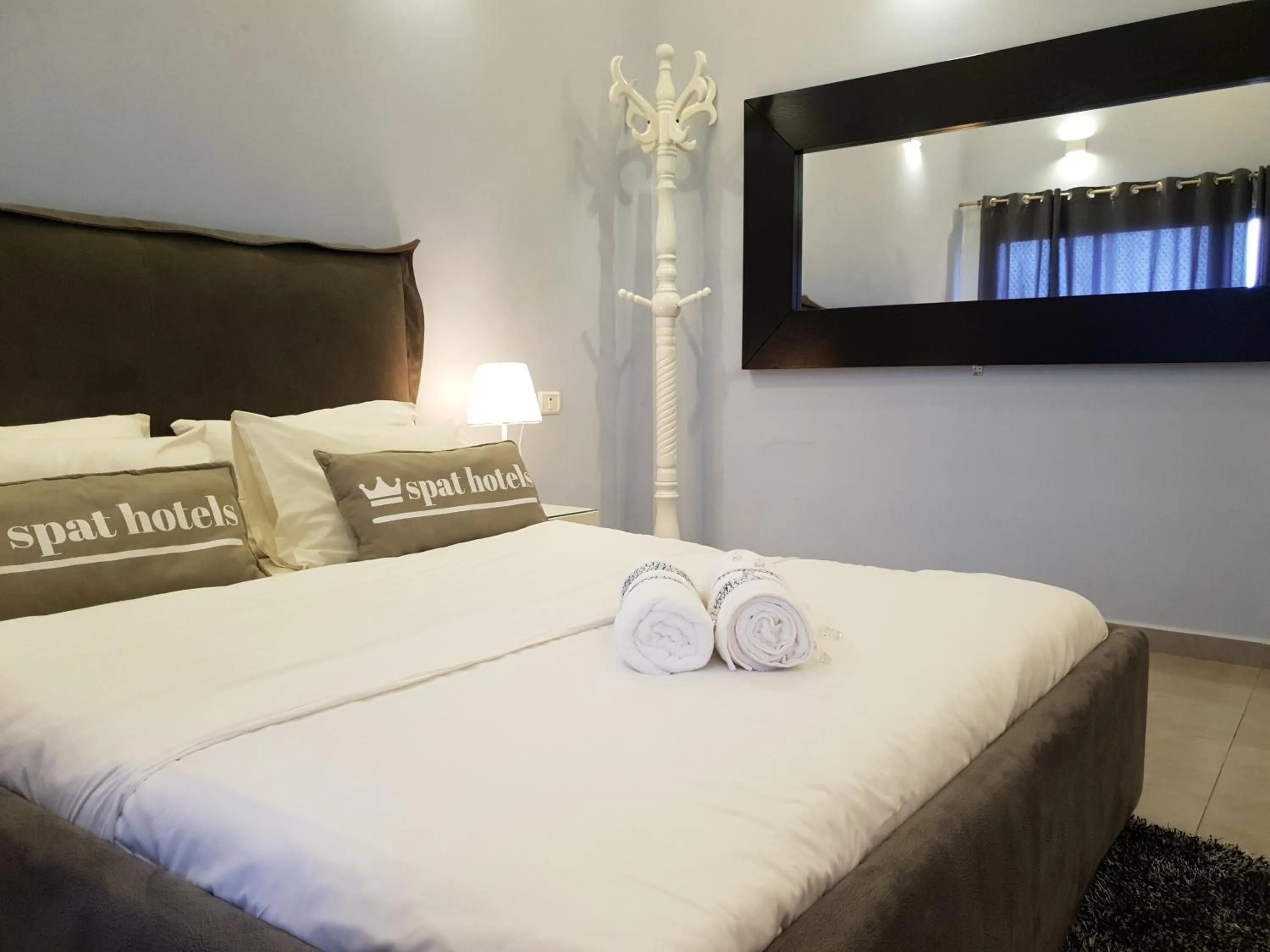 Photo of the whole room, Bed in Spat Hotel Ashdod