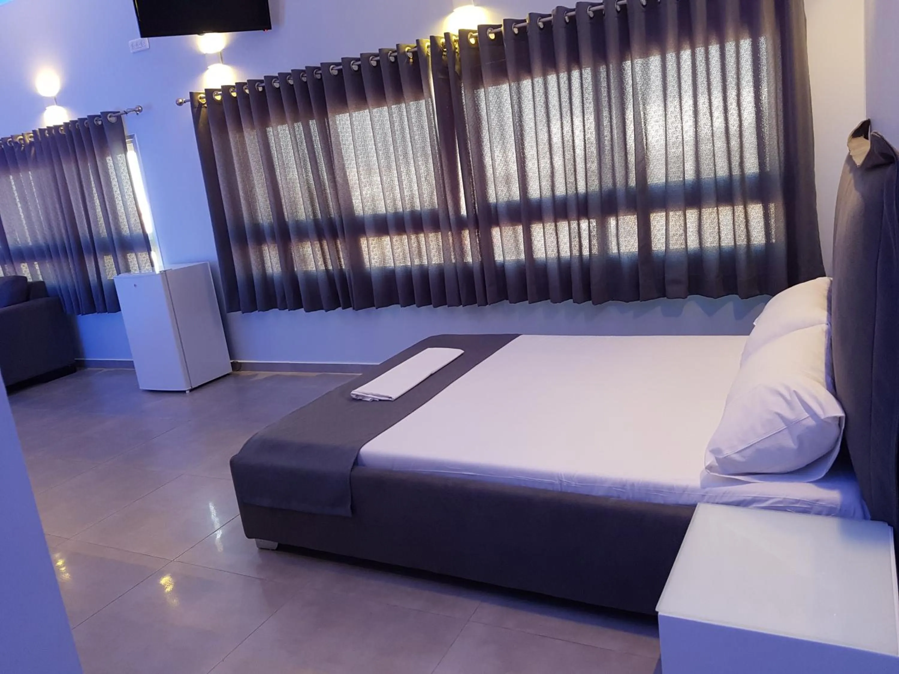 Photo of the whole room, Bed in Spat Hotel Ashdod