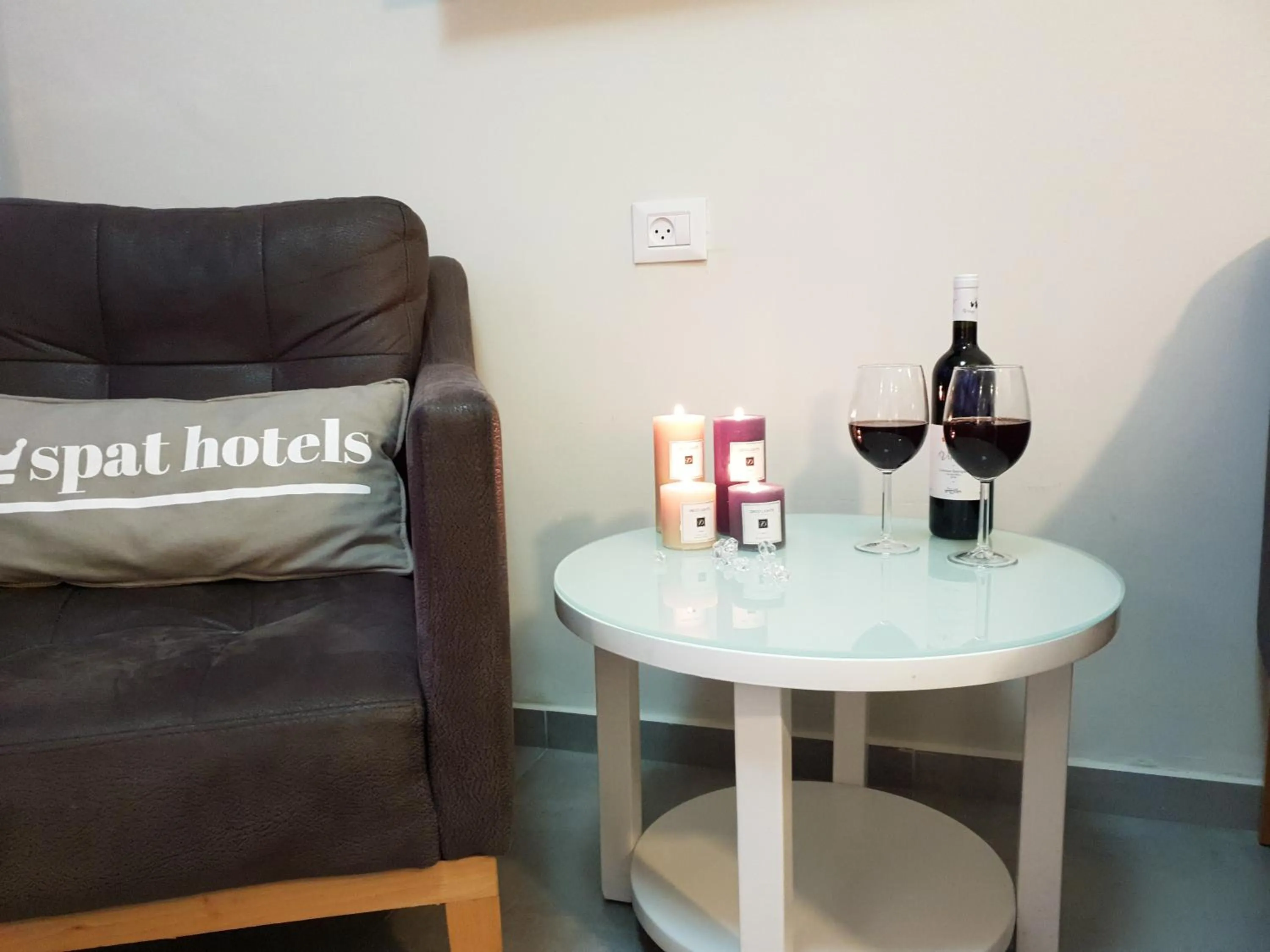 Photo of the whole room in Spat Hotel Ashdod