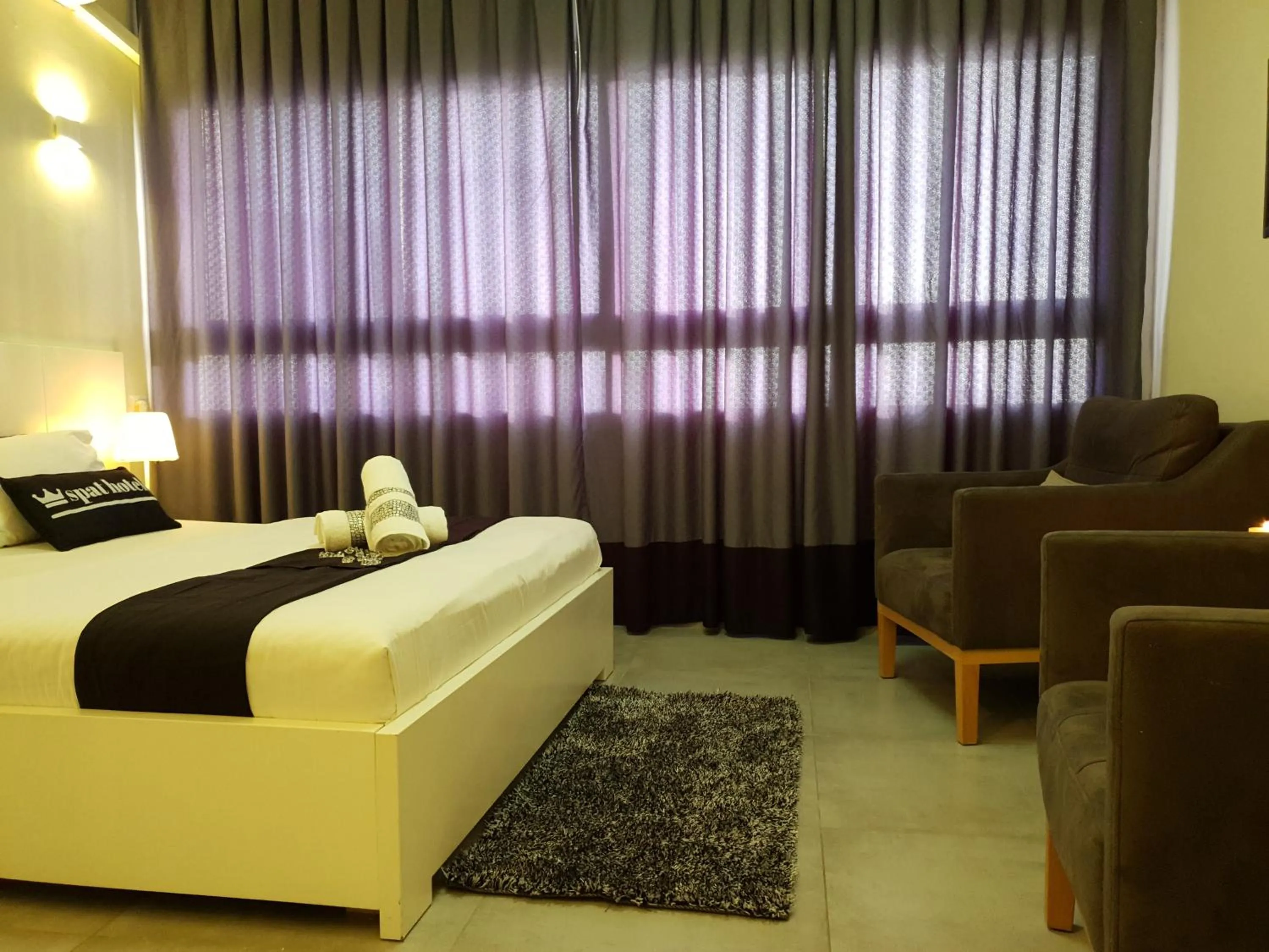 Photo of the whole room, Bed in Spat Hotel Ashdod