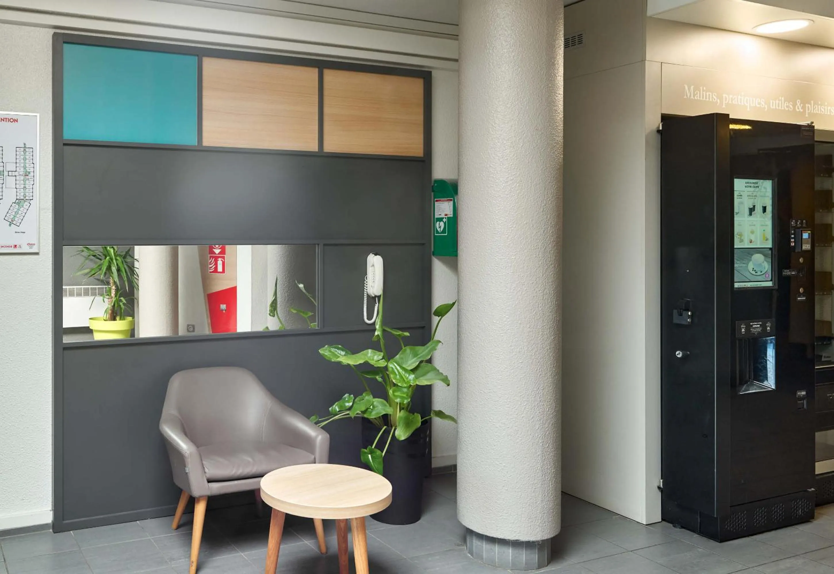 Lobby or reception in B&B HOTEL Evry Lisses 1