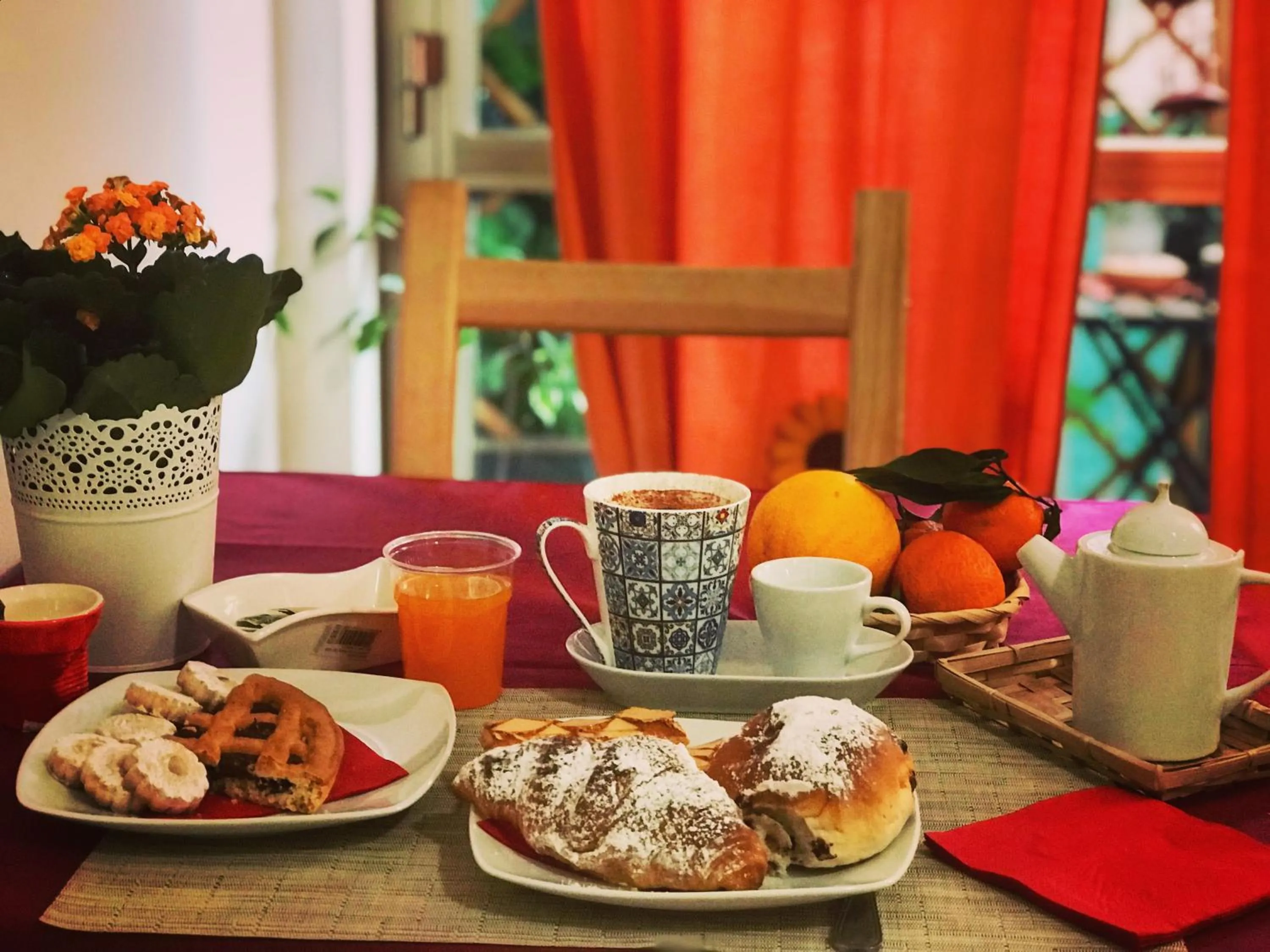 Communal lounge/ TV room in LeAlbe di Sicilia
