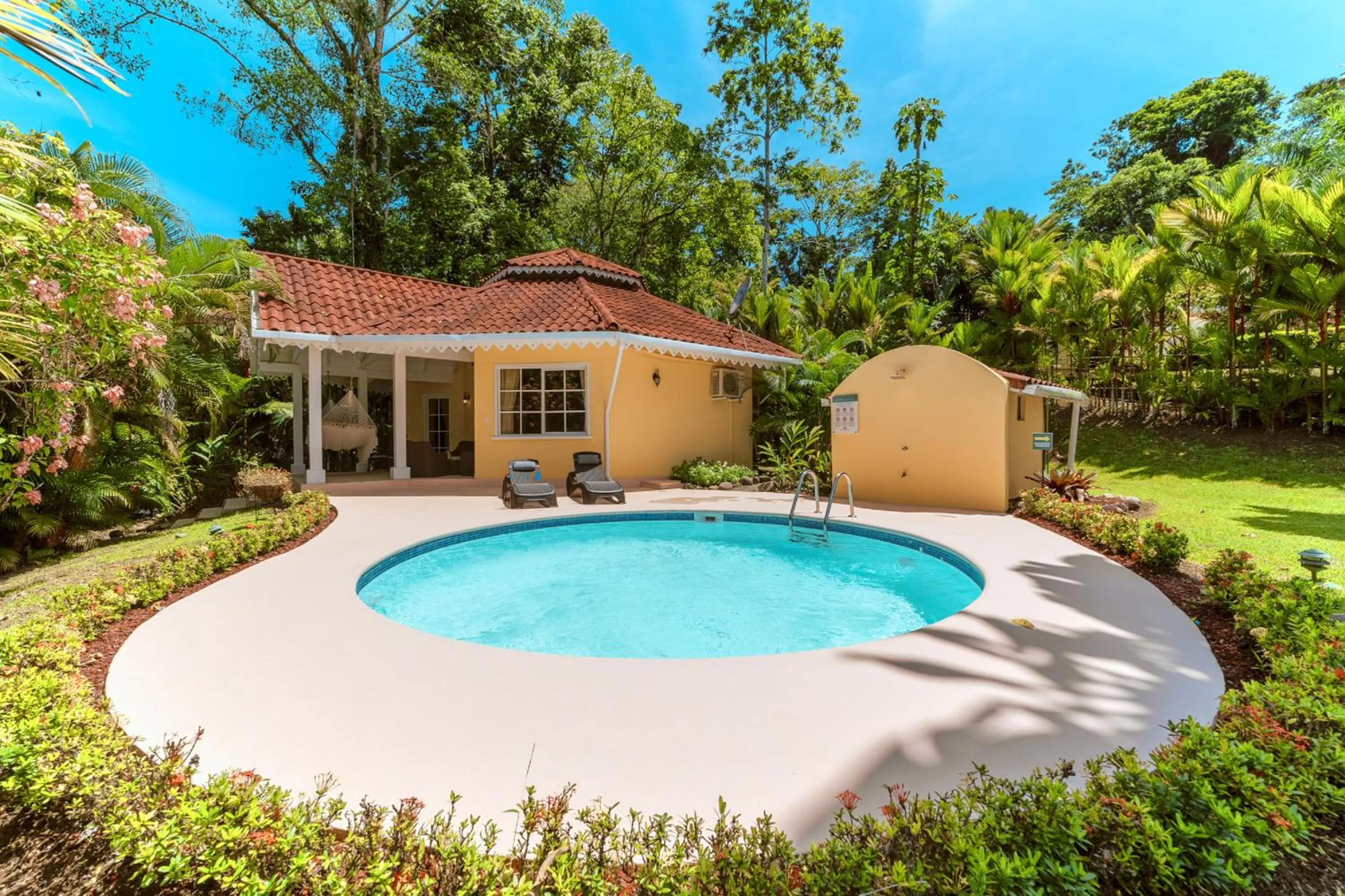 Swimming pool in Lomas del Caribe