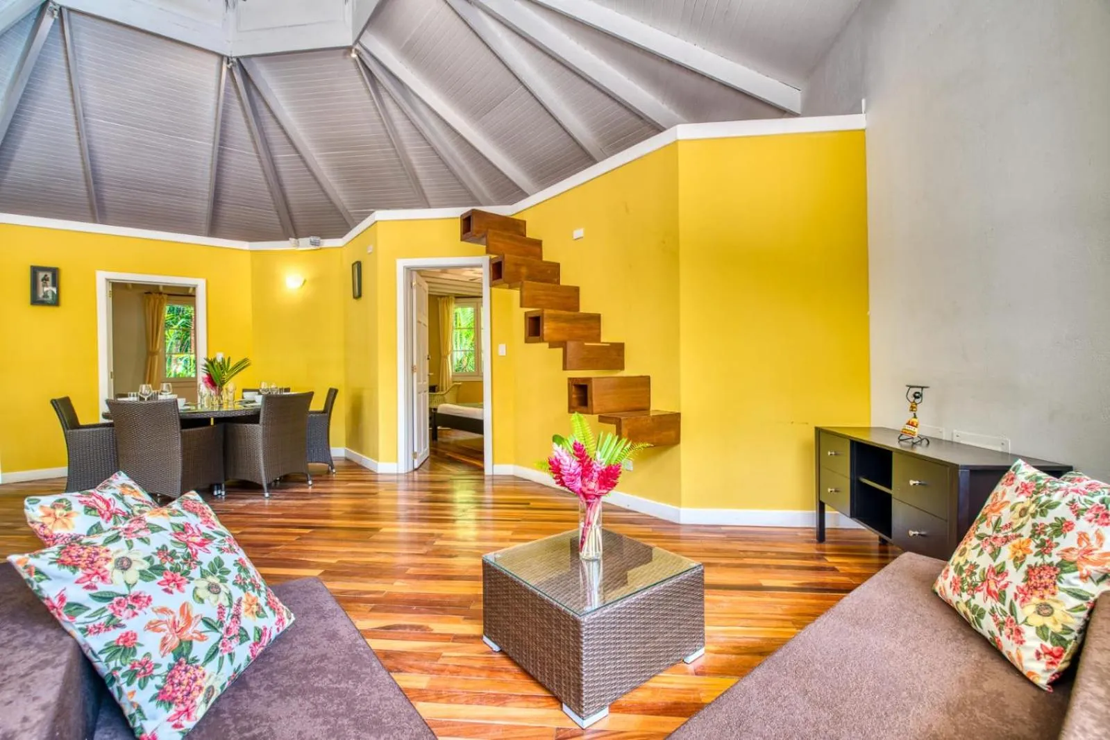 Living room in Lomas del Caribe