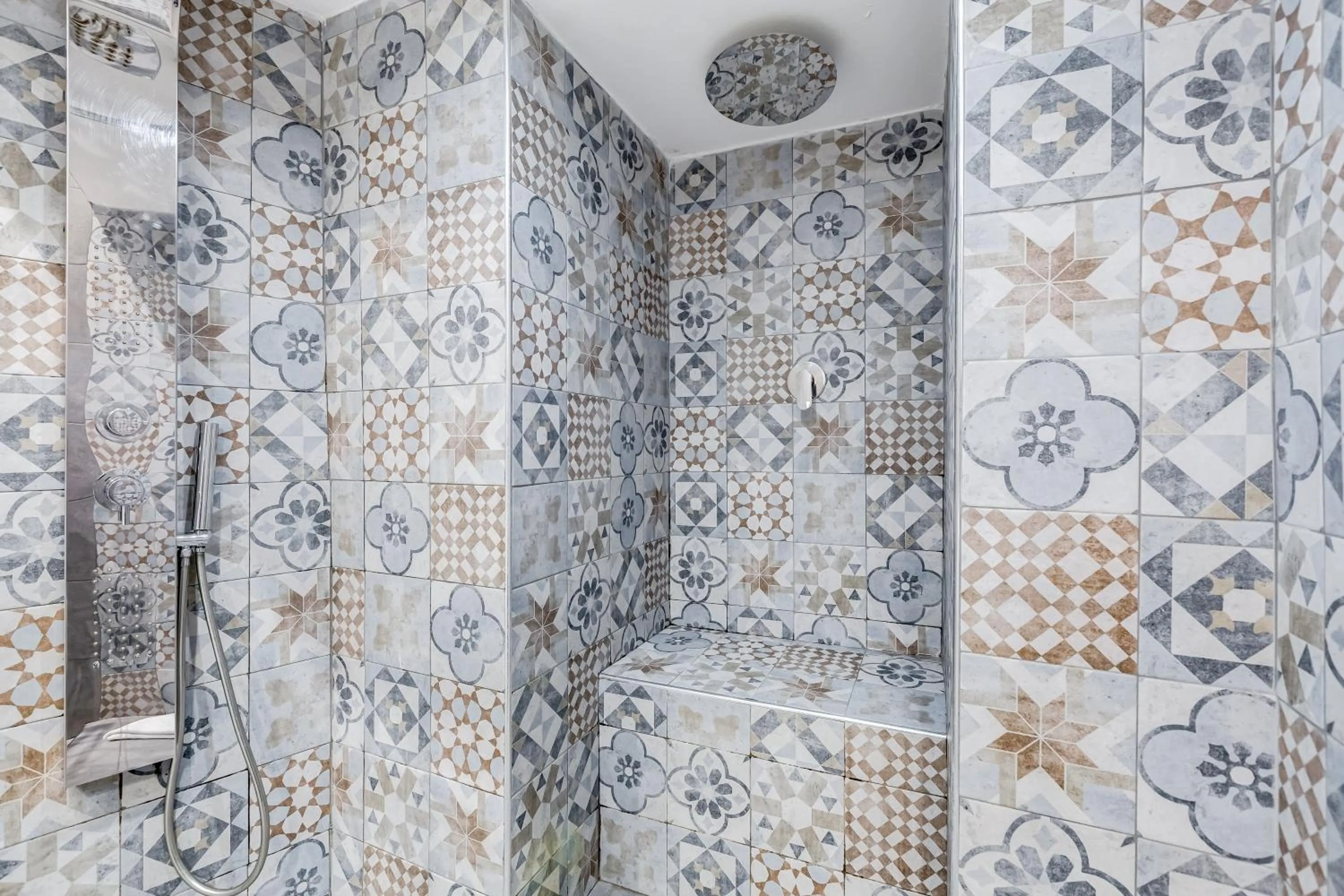 Shower in Maison Degli Artisti Suites