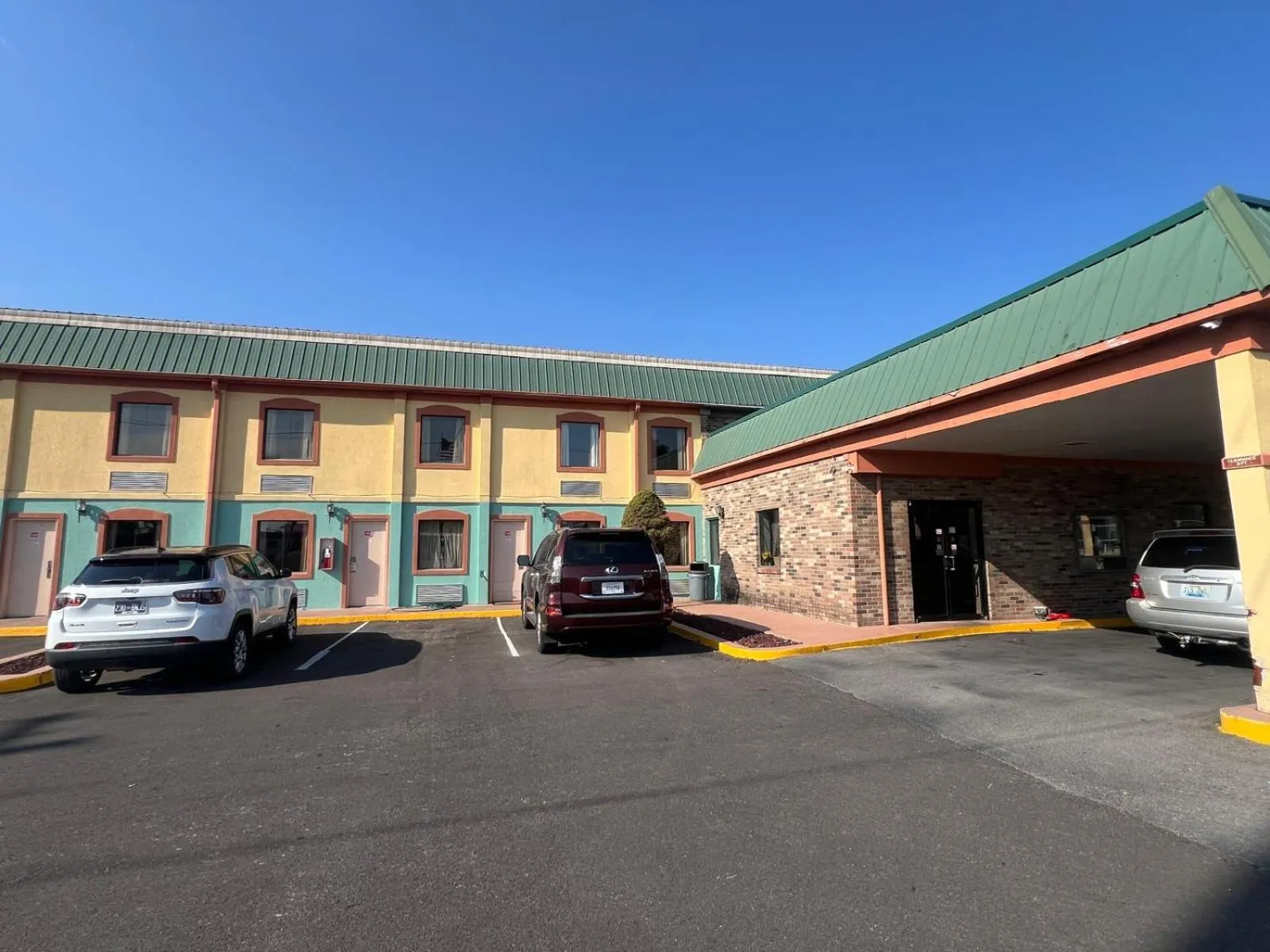 Facade/entrance in Quality Quarters Inn By OYO Richmond KY I-75