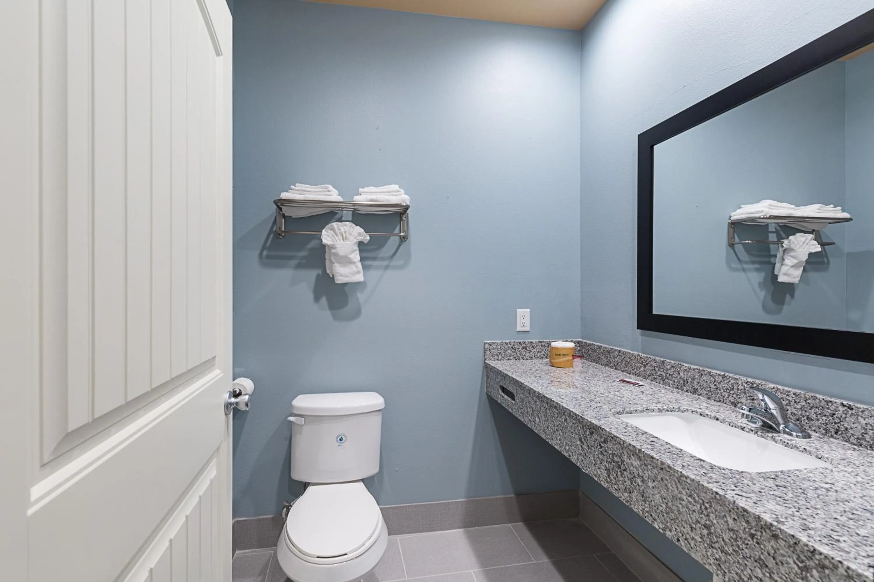 Scottish Inns & Suites - Crosby