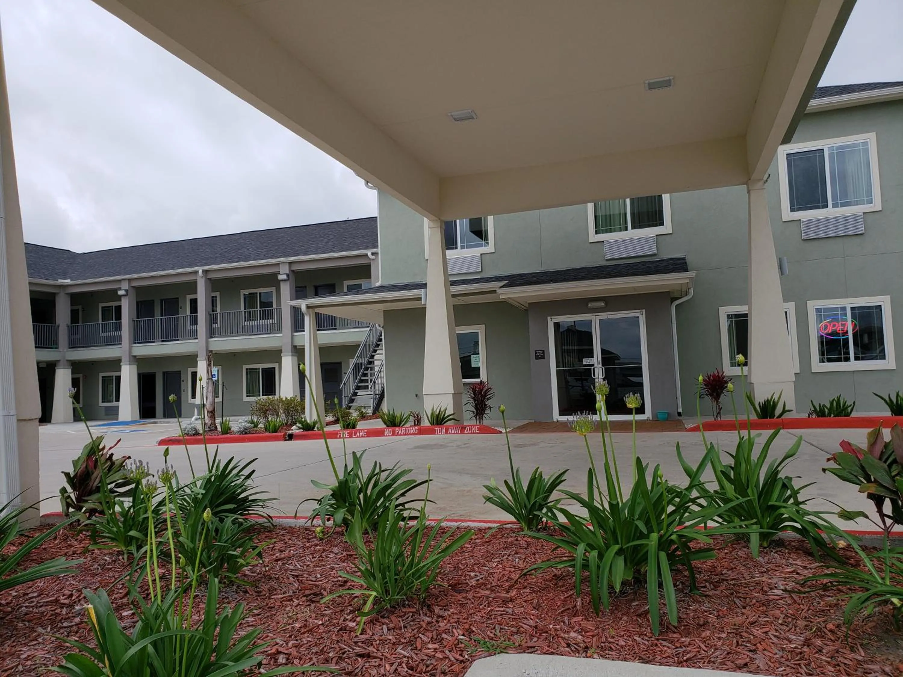 Scottish Inns & Suites - Crosby