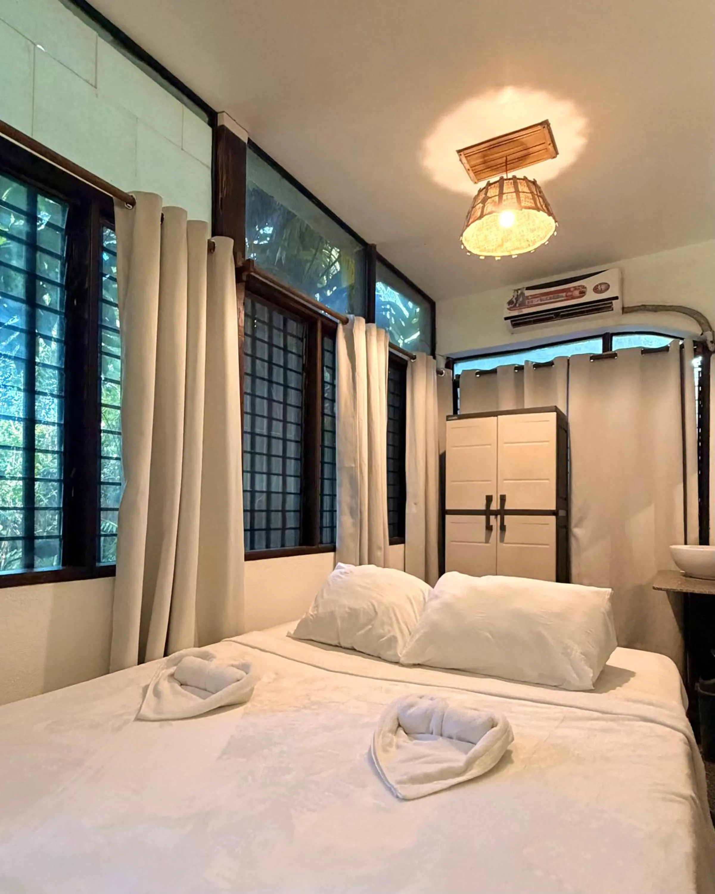 Bedroom, Bed in Patrick's on the Beach Resort