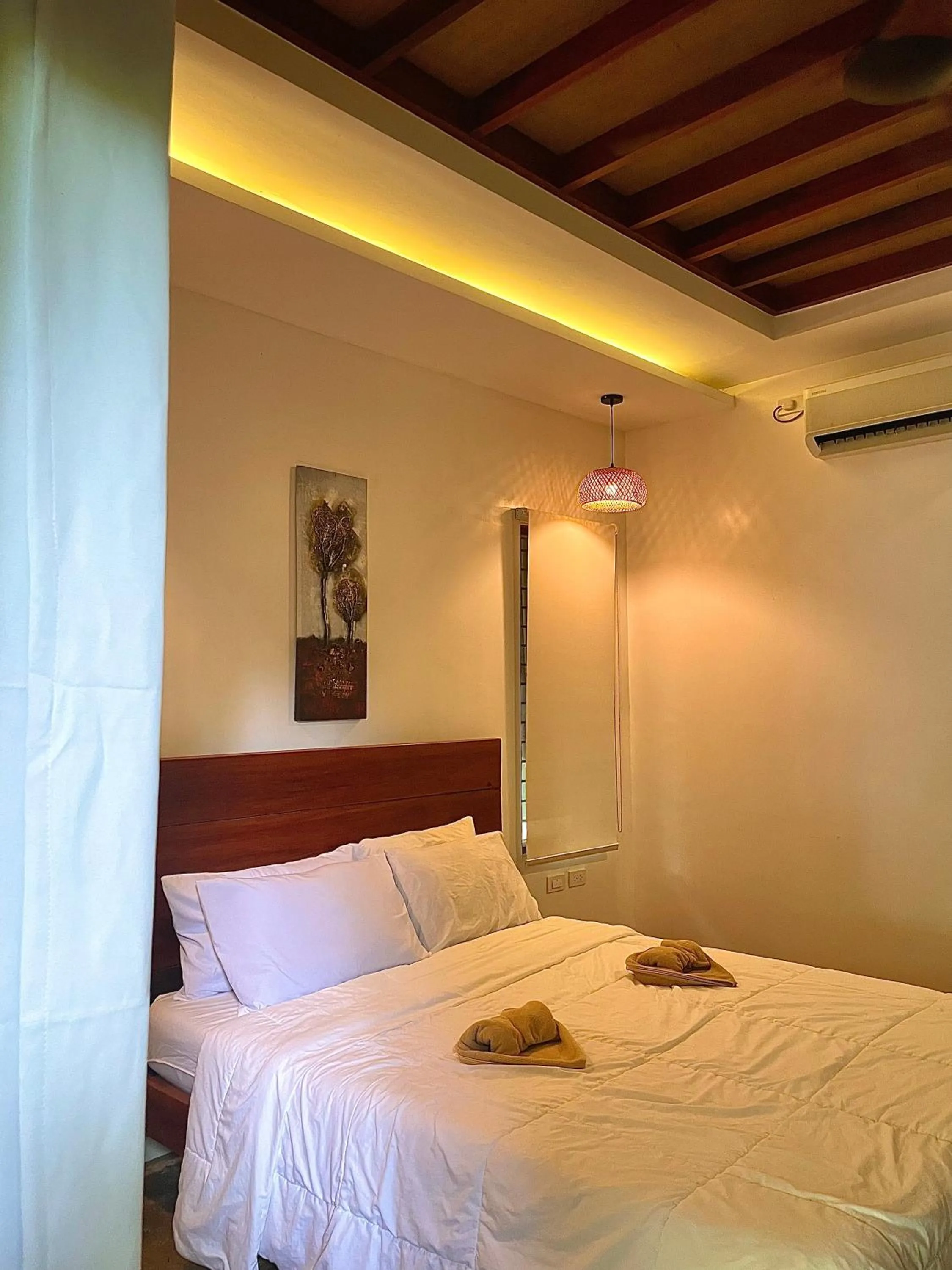 Bed in Patrick's on the Beach Resort