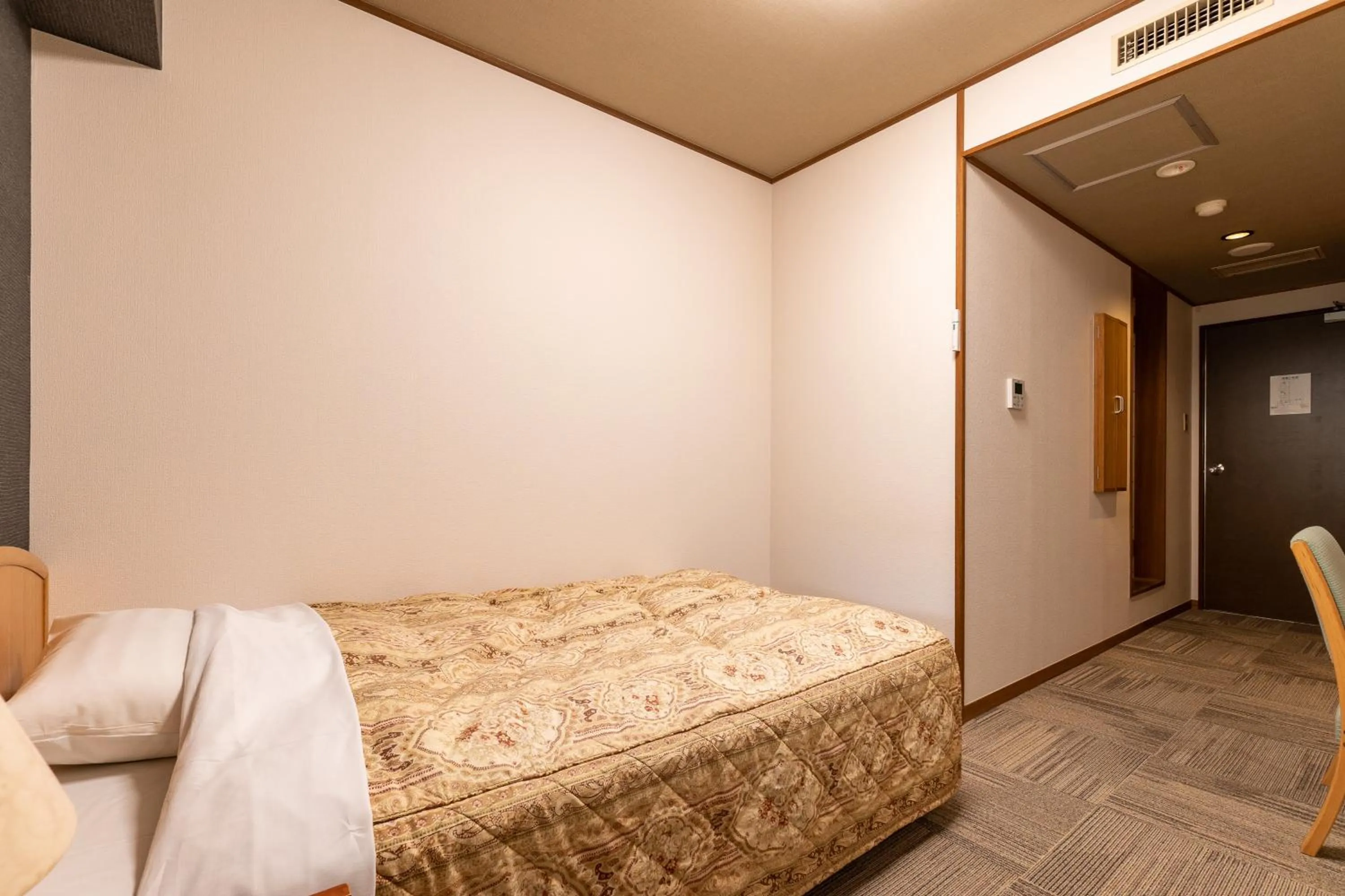 Photo of the whole room, Bed in Ooedo Onsen Monogatari Kounkaku
