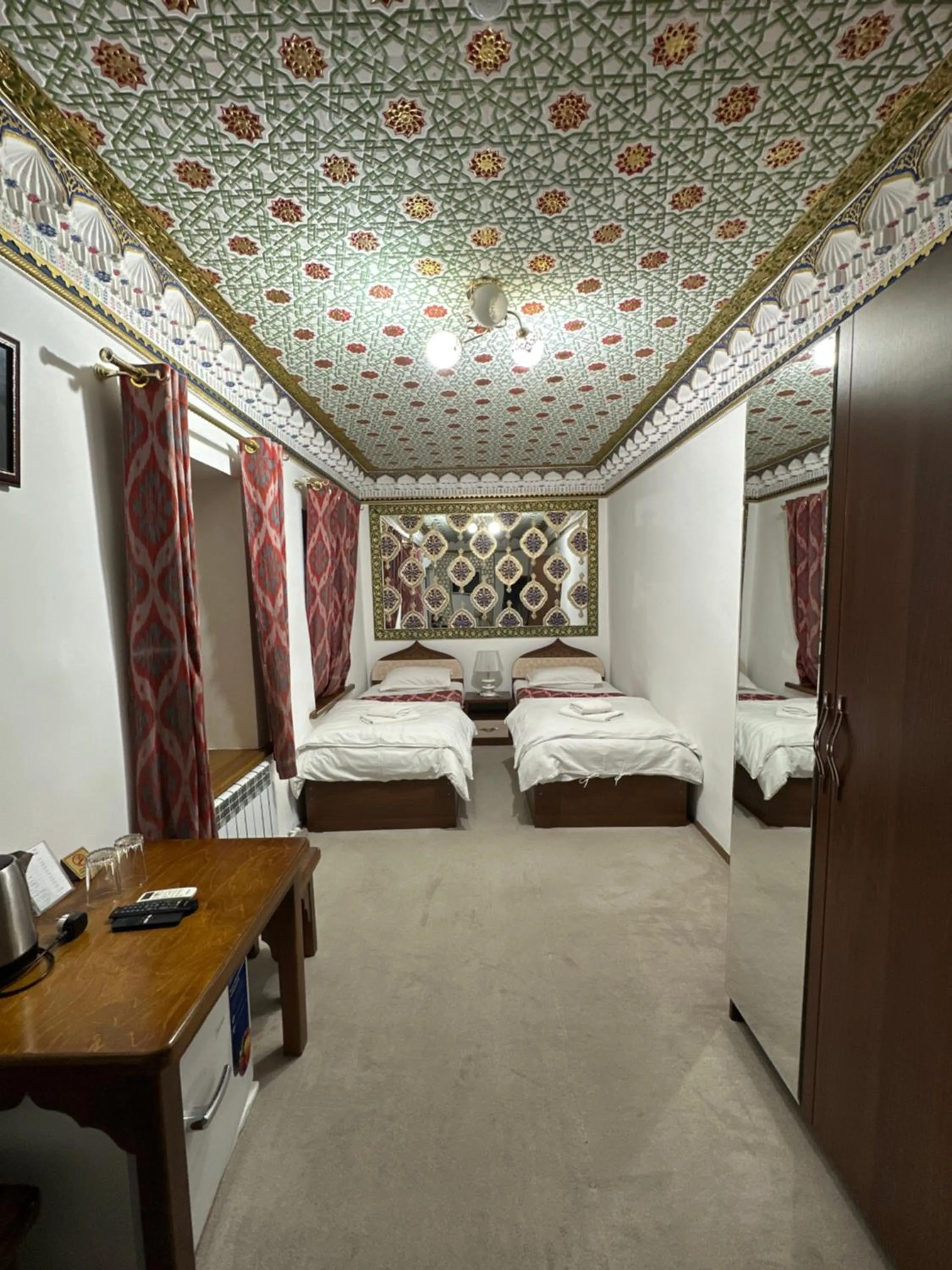 Photo of the whole room, Bed in Rizo Boutique