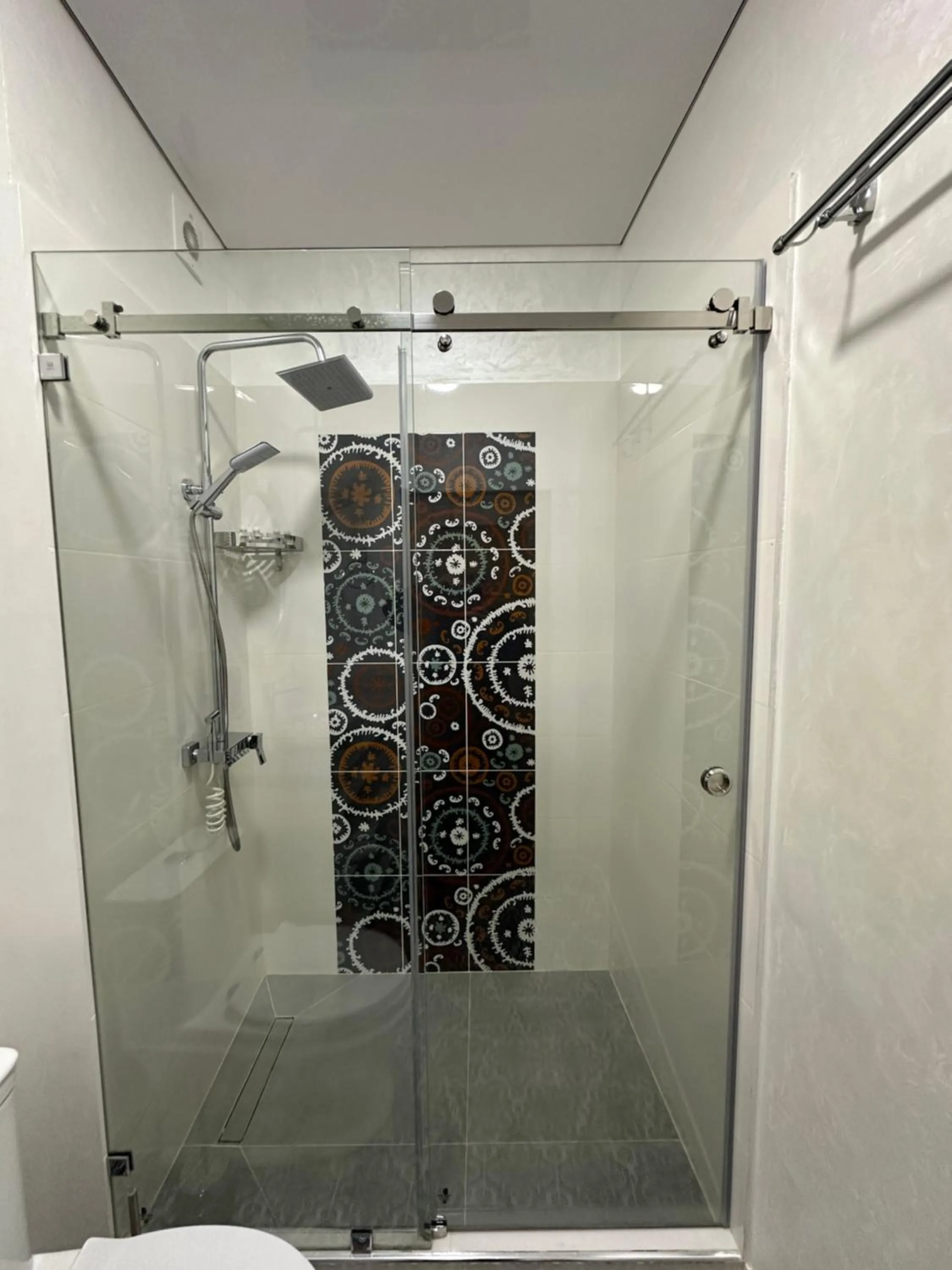 Shower in Rizo Boutique