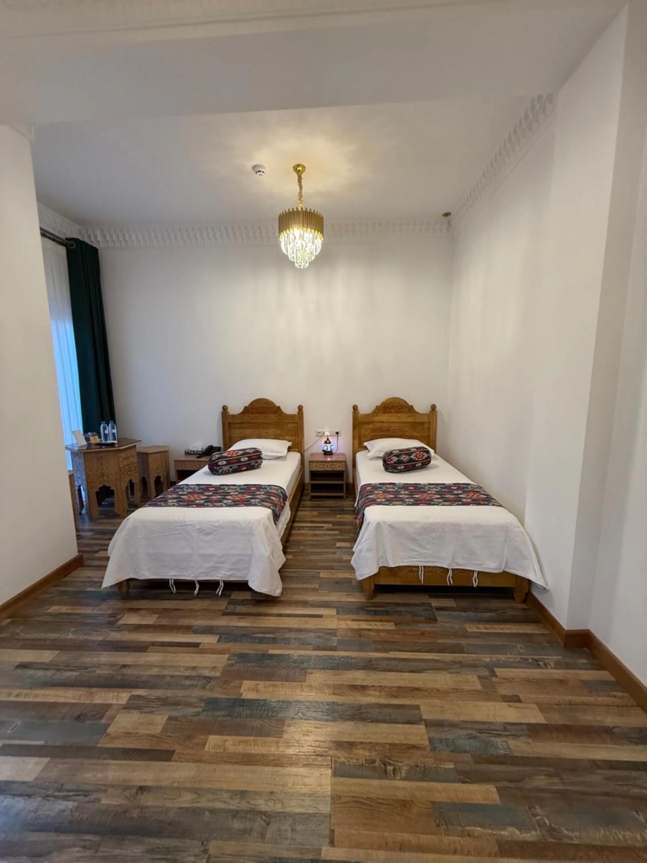 Photo of the whole room, Bed in Rizo Boutique