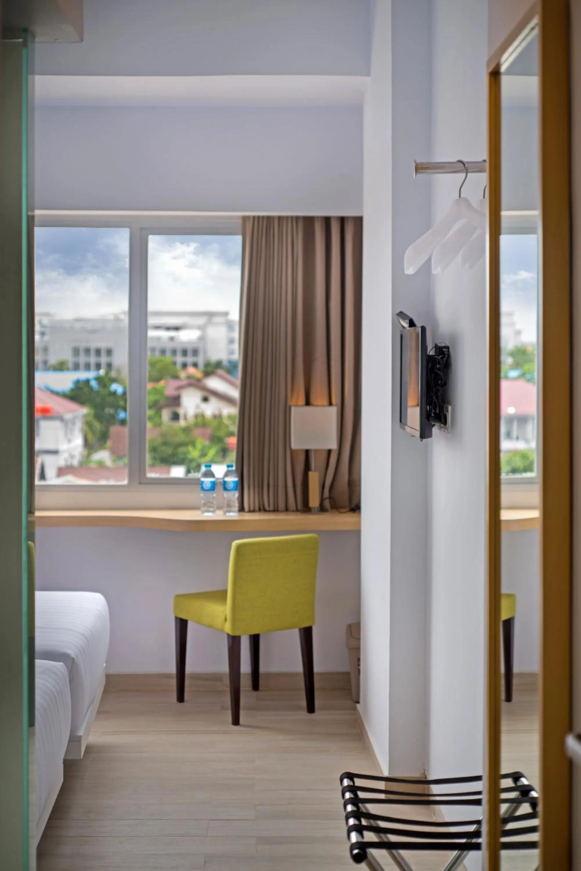 Seating area, Bed in Whiz Prime Hotel Sudirman Pekanbaru