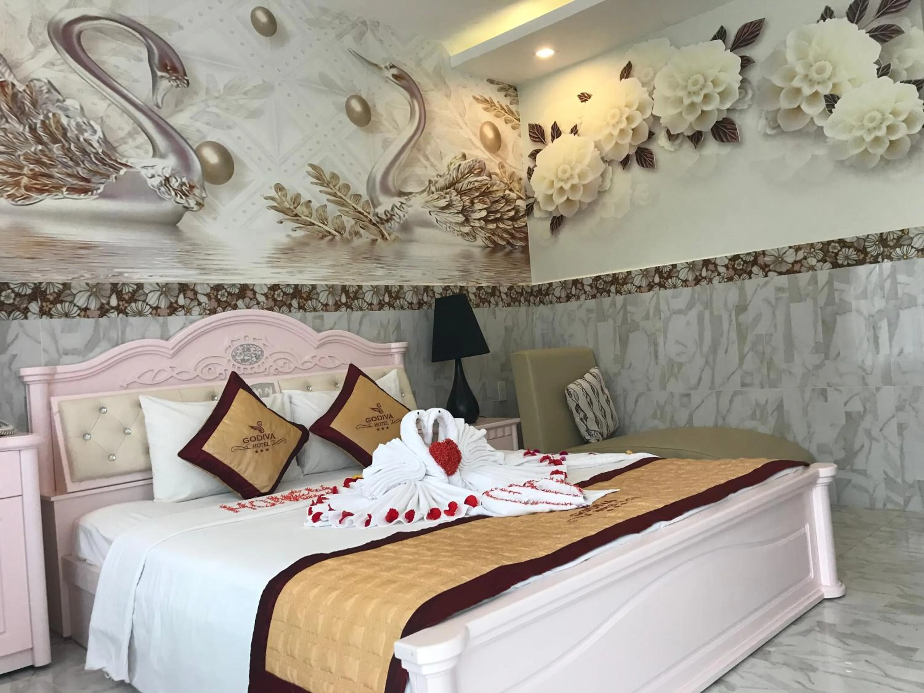 Bed in Godiva Villa Phu Quoc