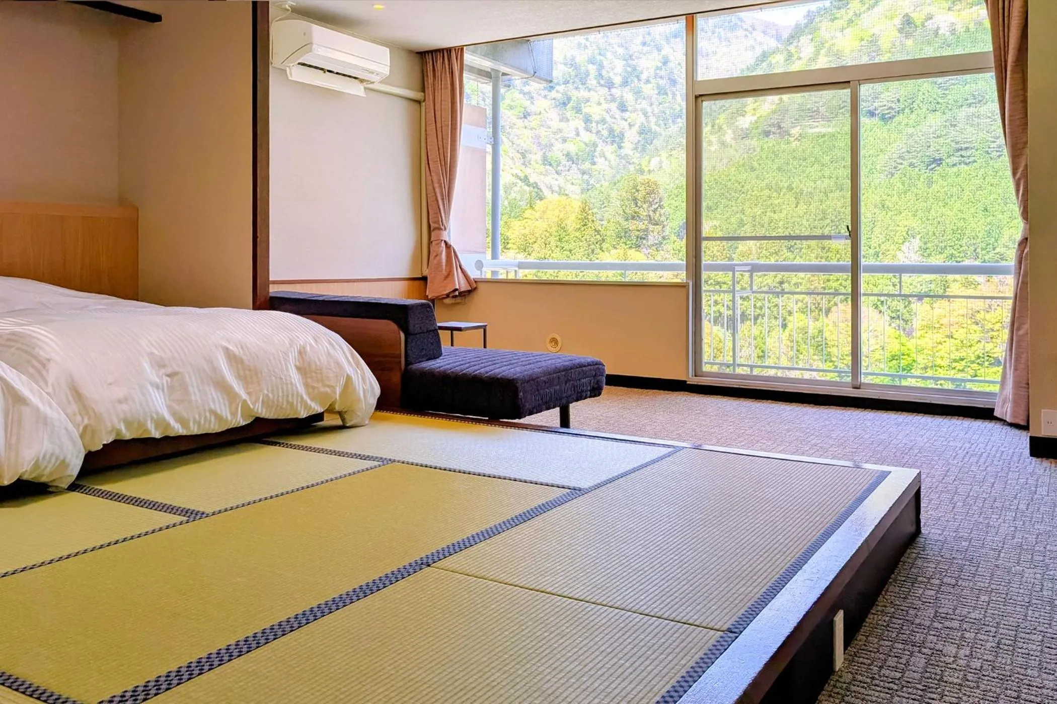 Bed in Ooedo Onsen Monogatari Premium Hotel New Shiobara
