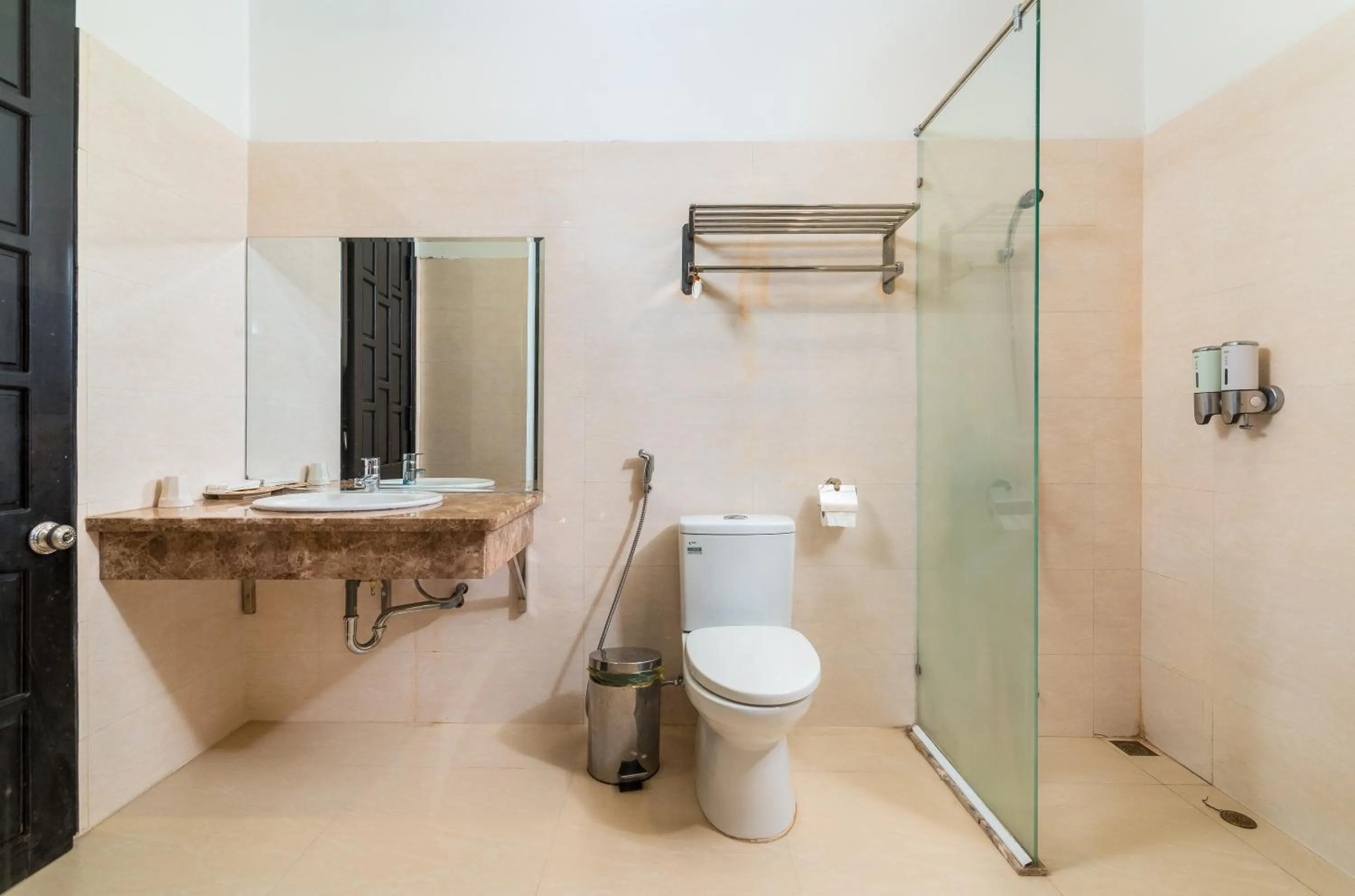 Bathroom in Amona Hotel