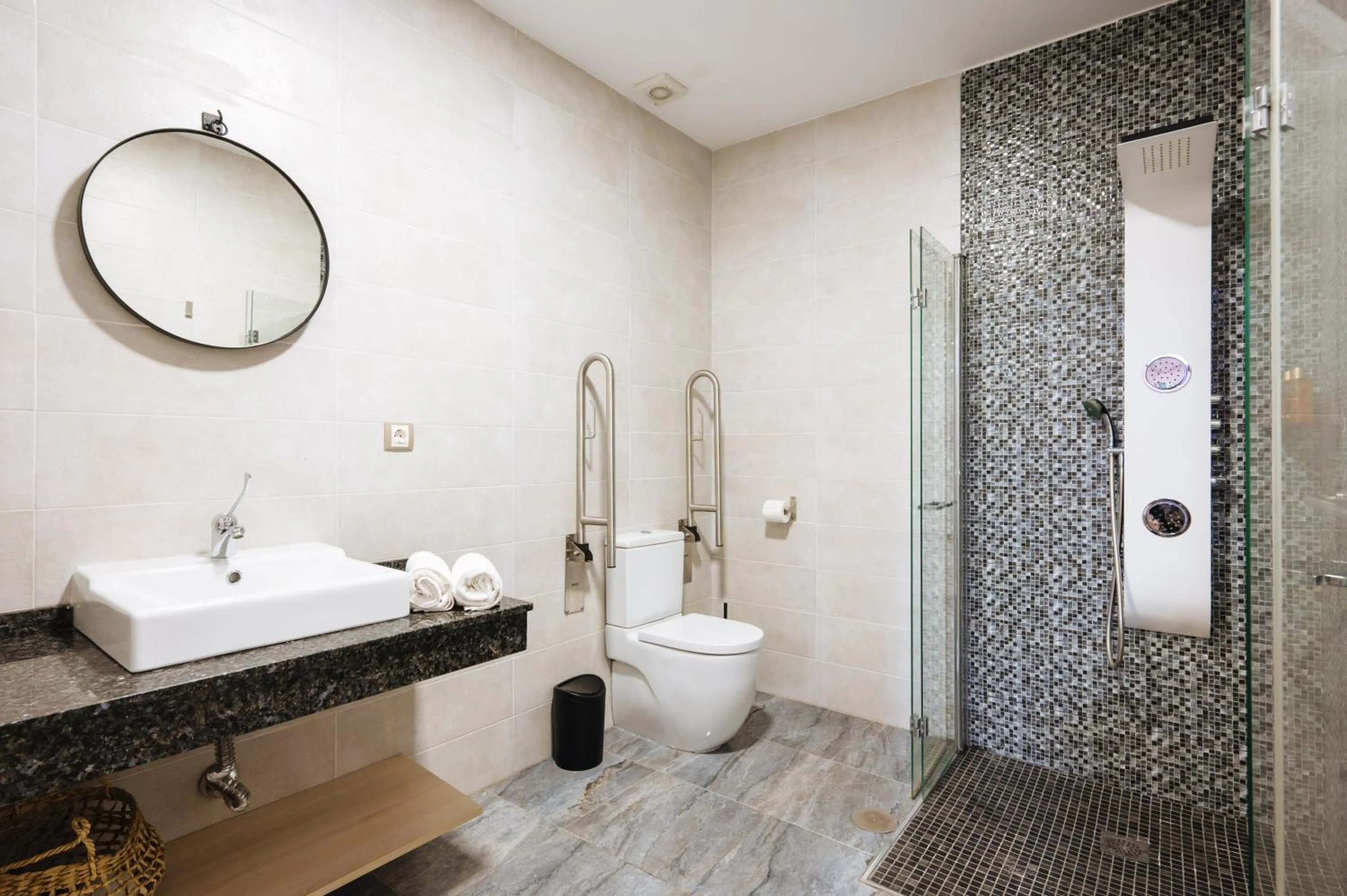 Shower in Apartamentos "El Escondite de María"