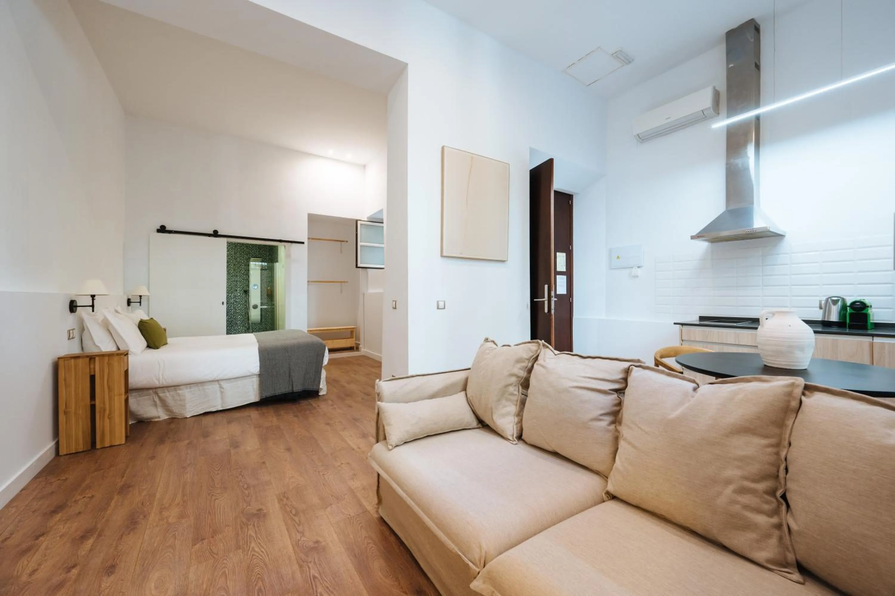 Living room, Bed in Apartamentos "El Escondite de María"