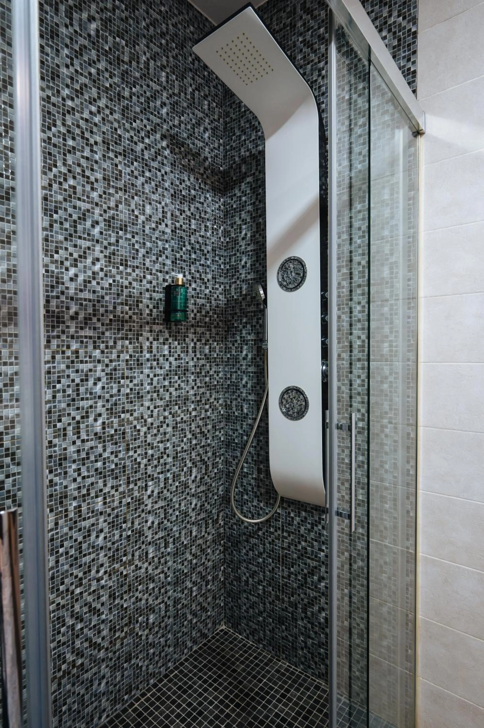 Shower in Apartamentos "El Escondite de María"