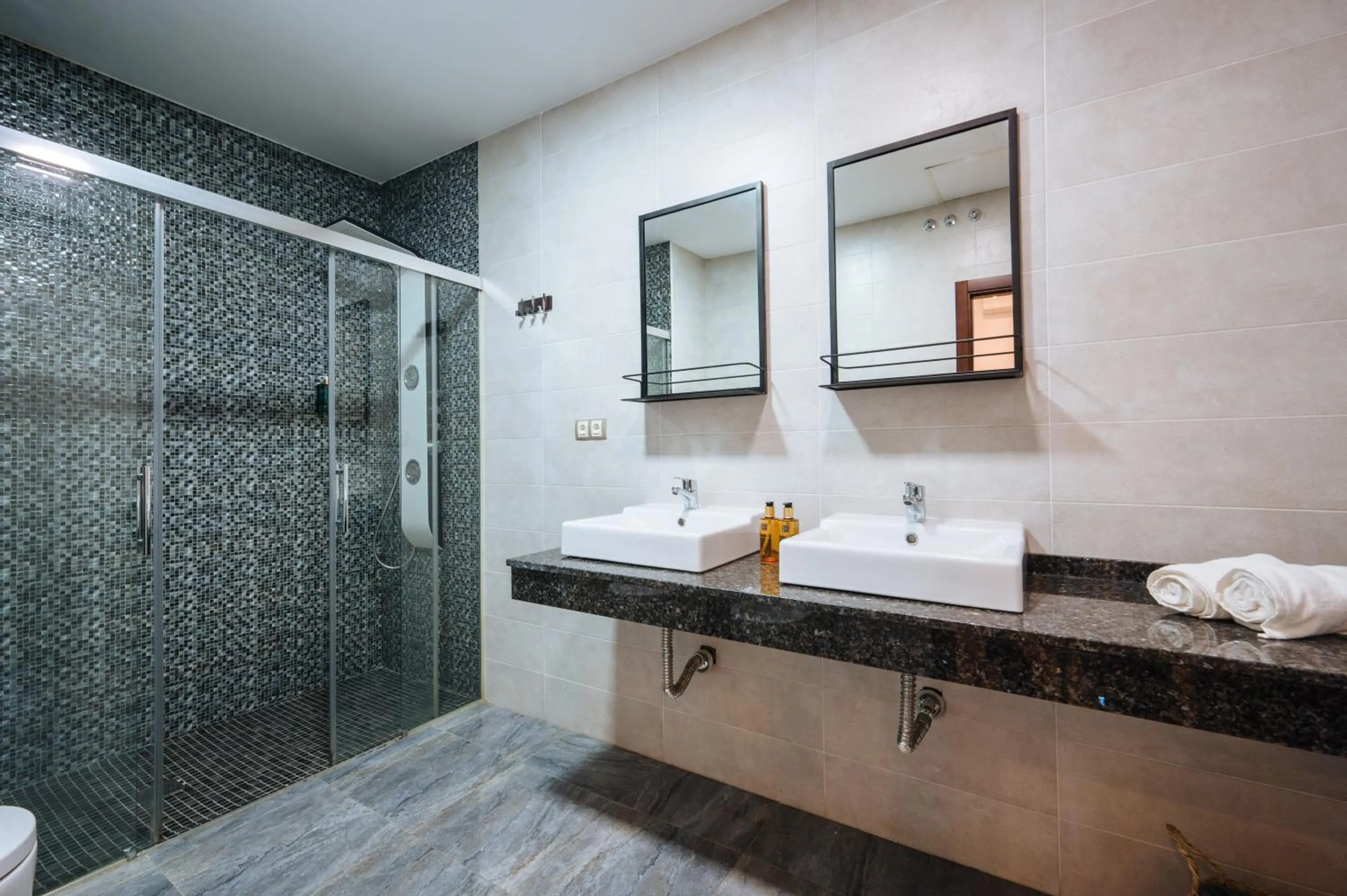 Shower in Apartamentos "El Escondite de María"