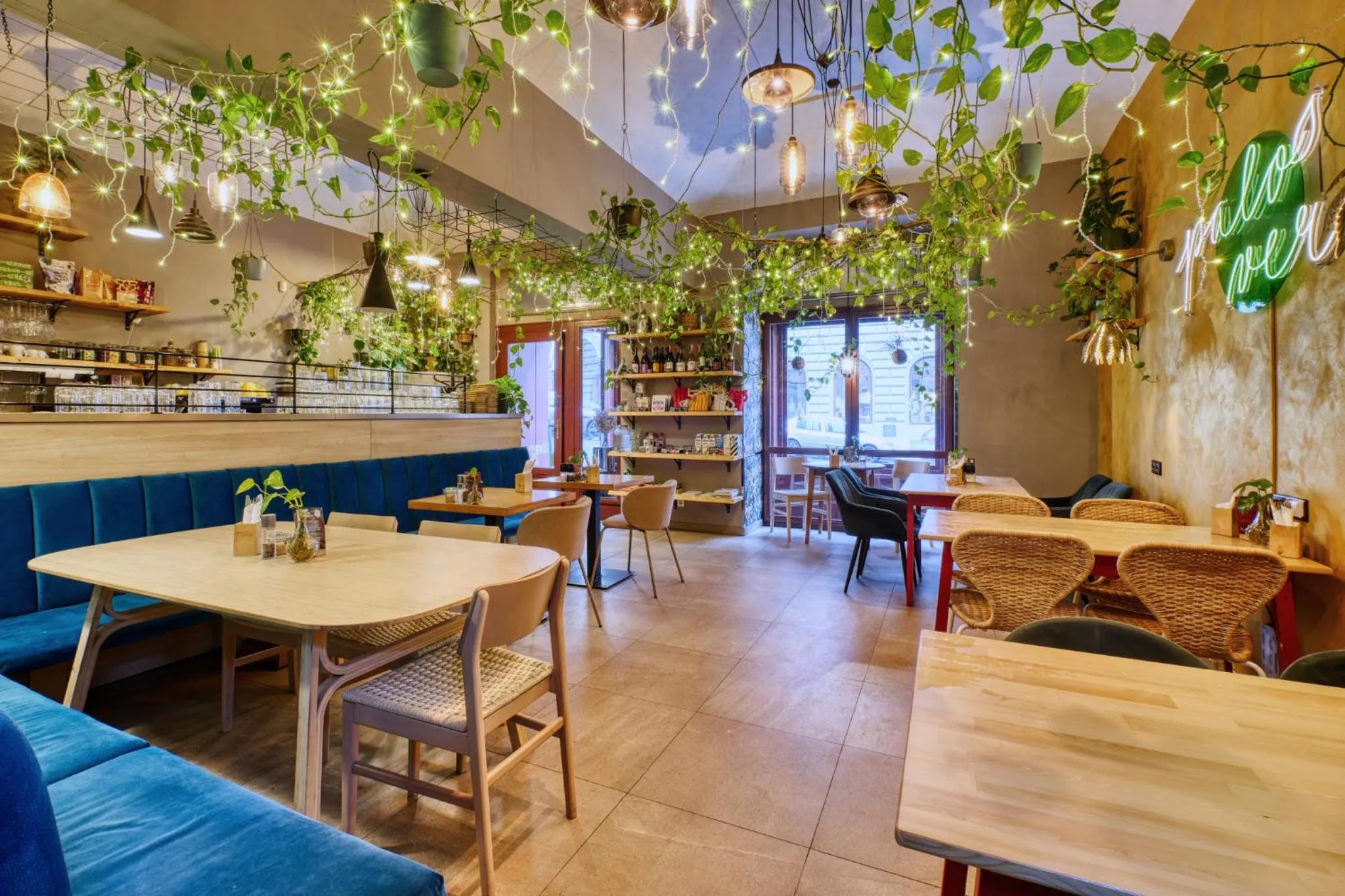 Restaurant/places to eat in Salvator Boutique Hotel vegan-friendly