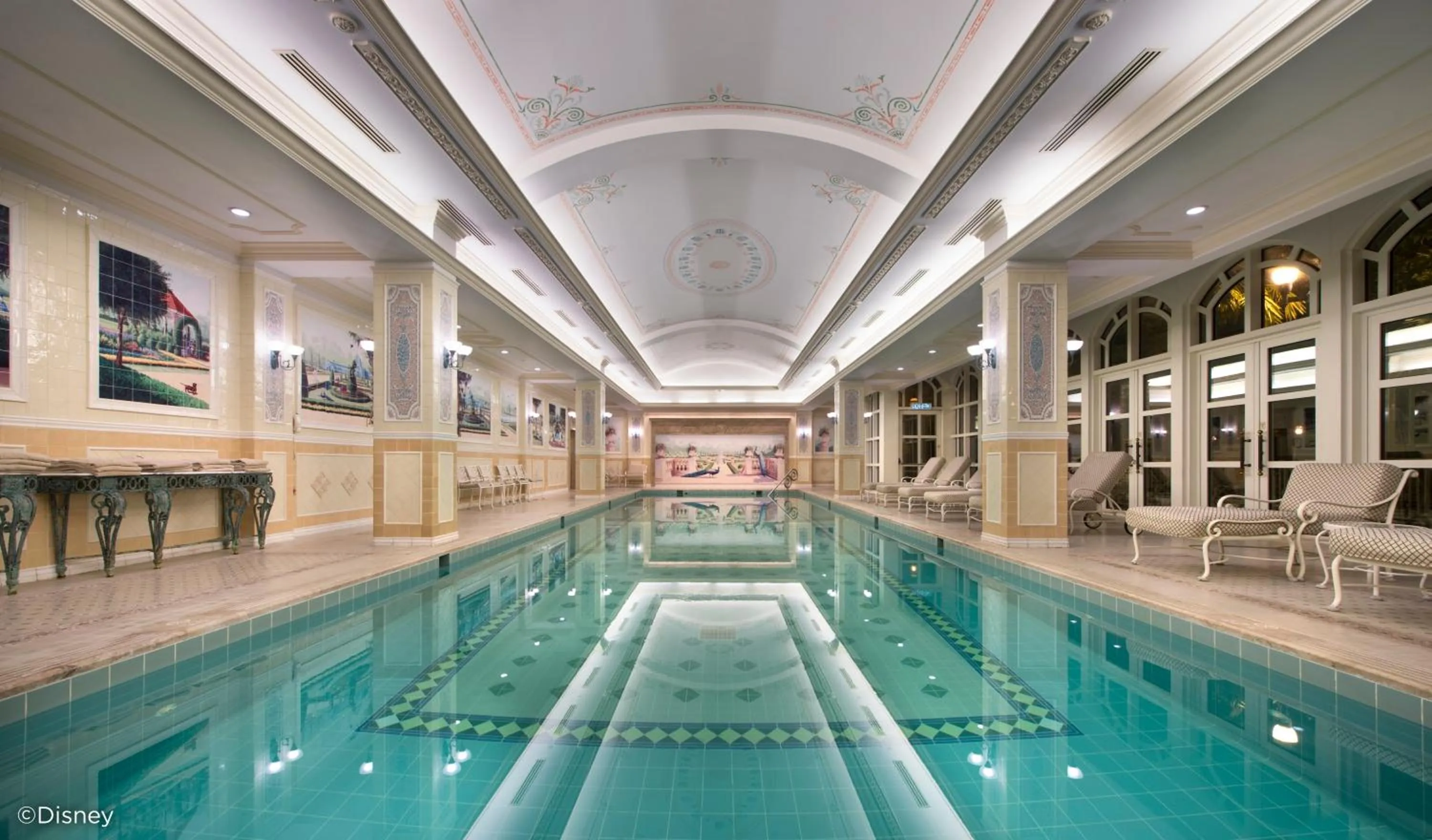 Swimming pool in Hong Kong Disneyland Hotel