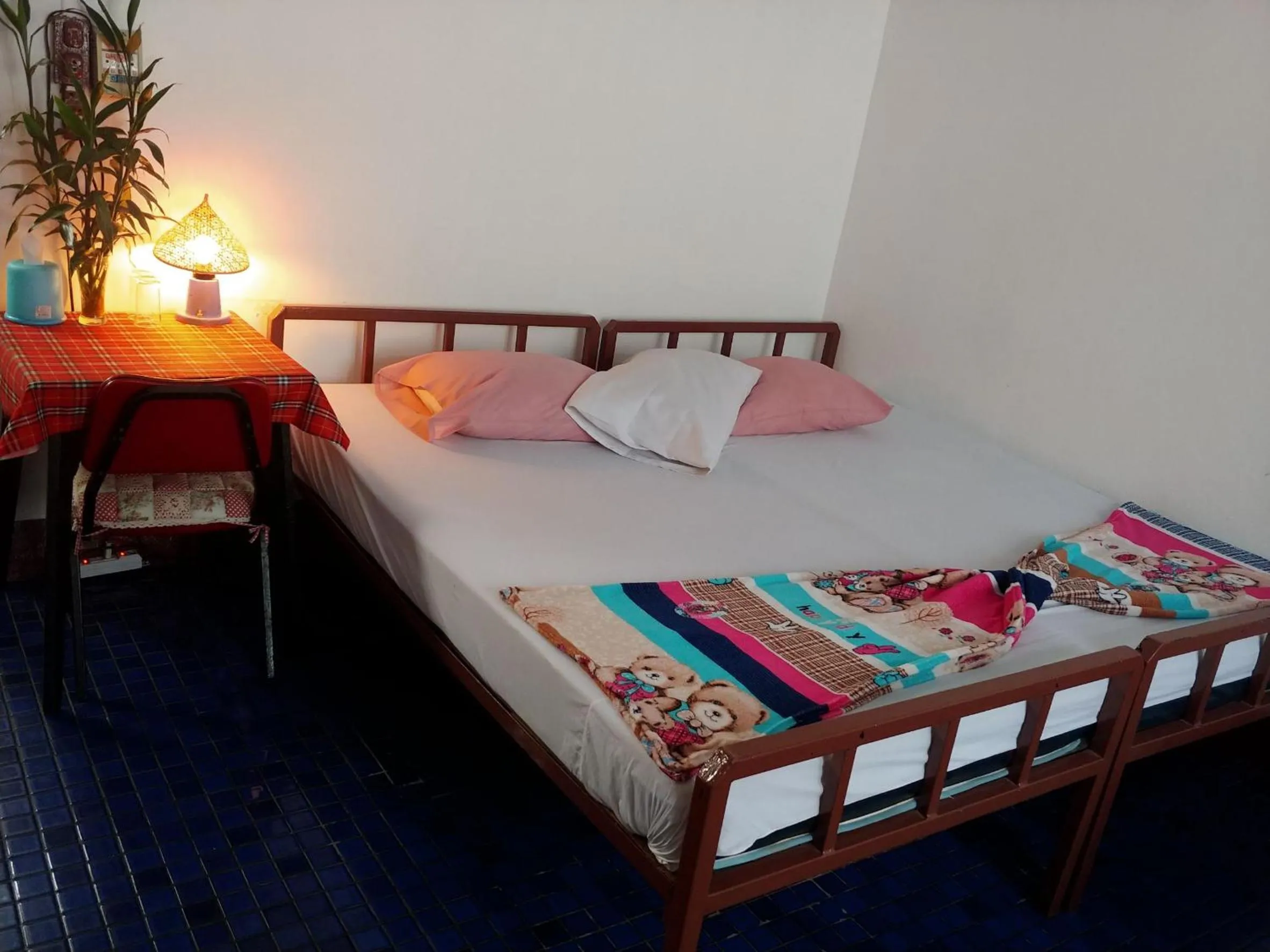 Bed in Prasuri Guest House