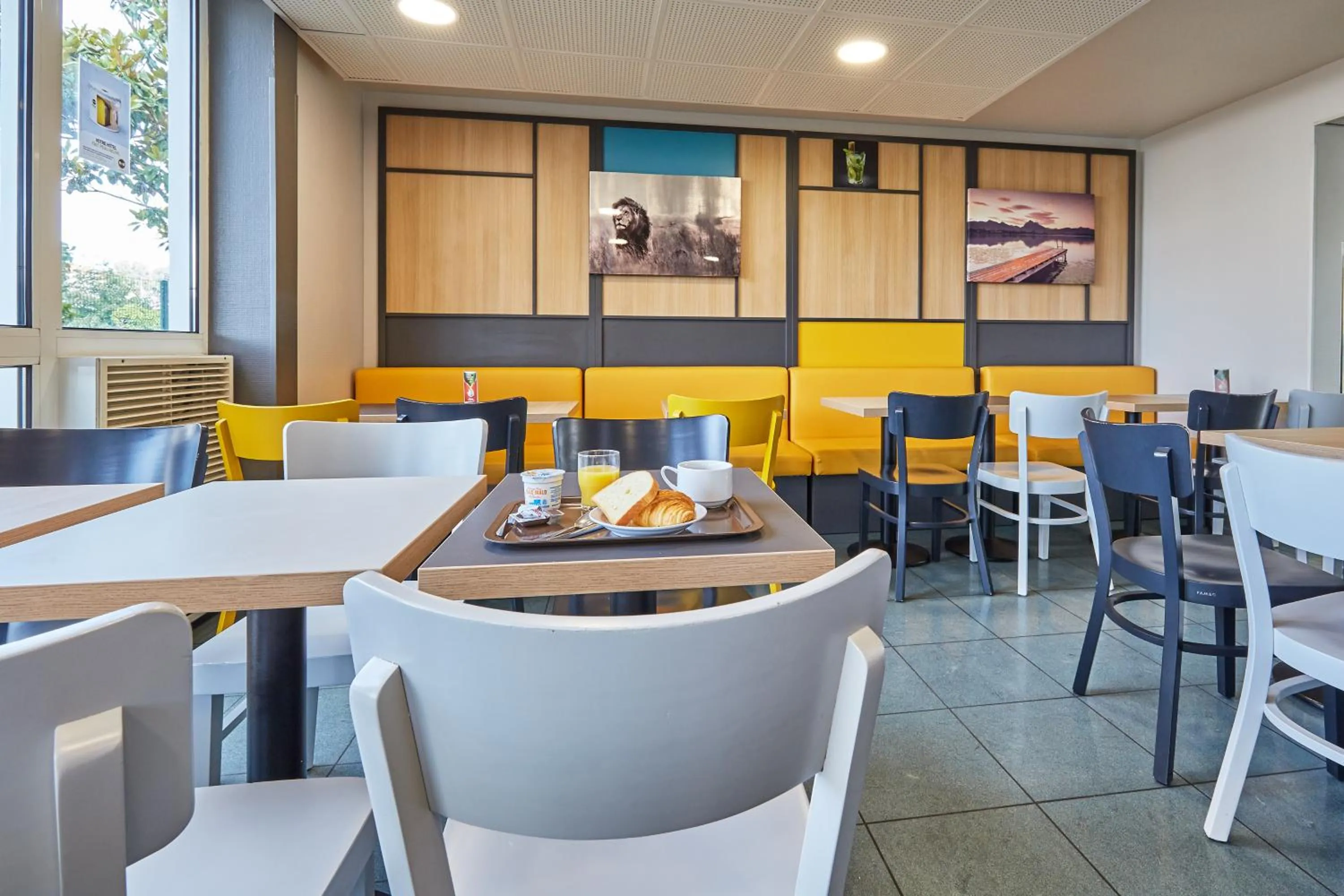 Buffet breakfast in B&B HOTEL Le Havre Harfleur 1