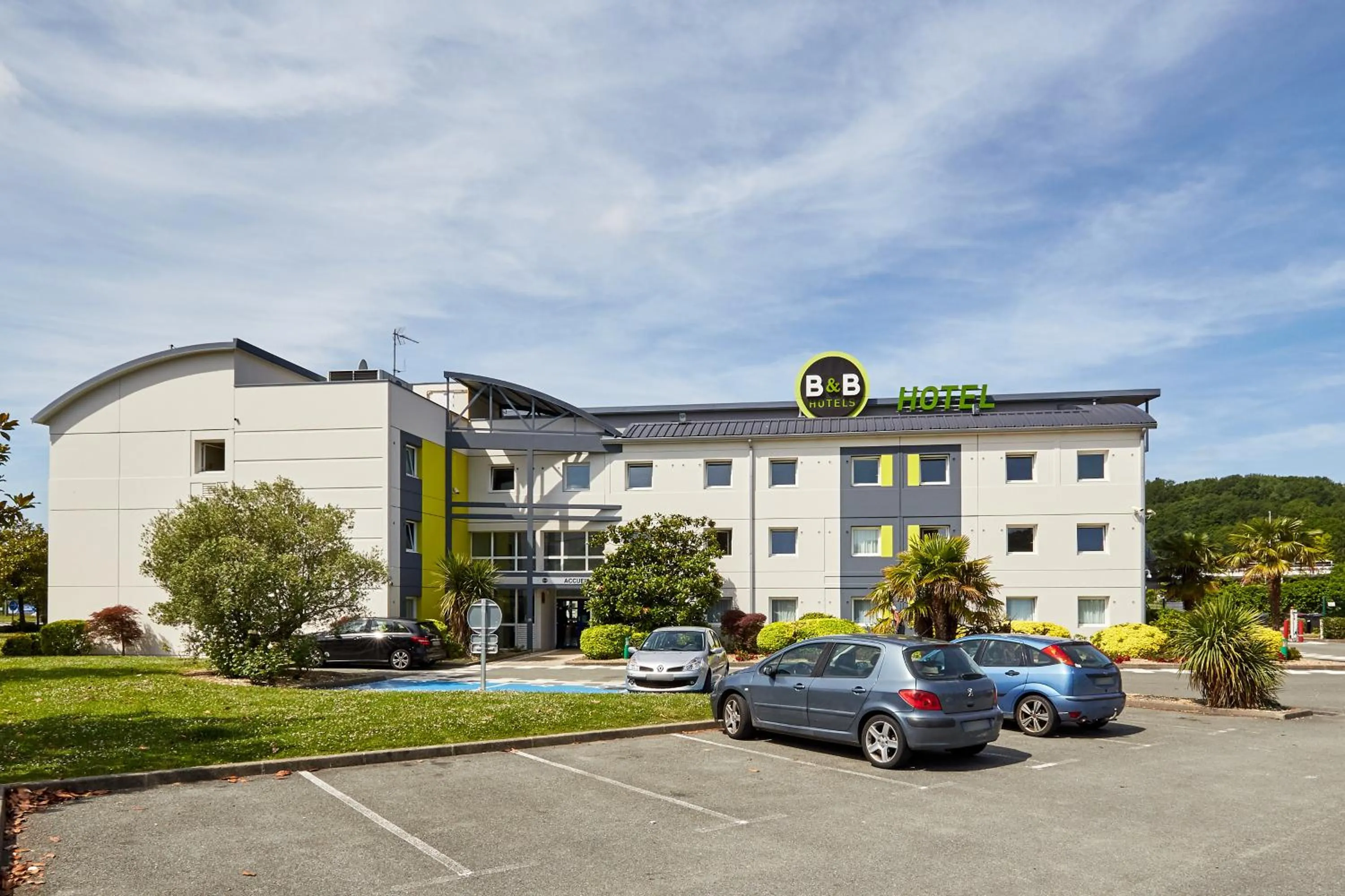 Facade/entrance in B&B HOTEL Le Havre Harfleur 1