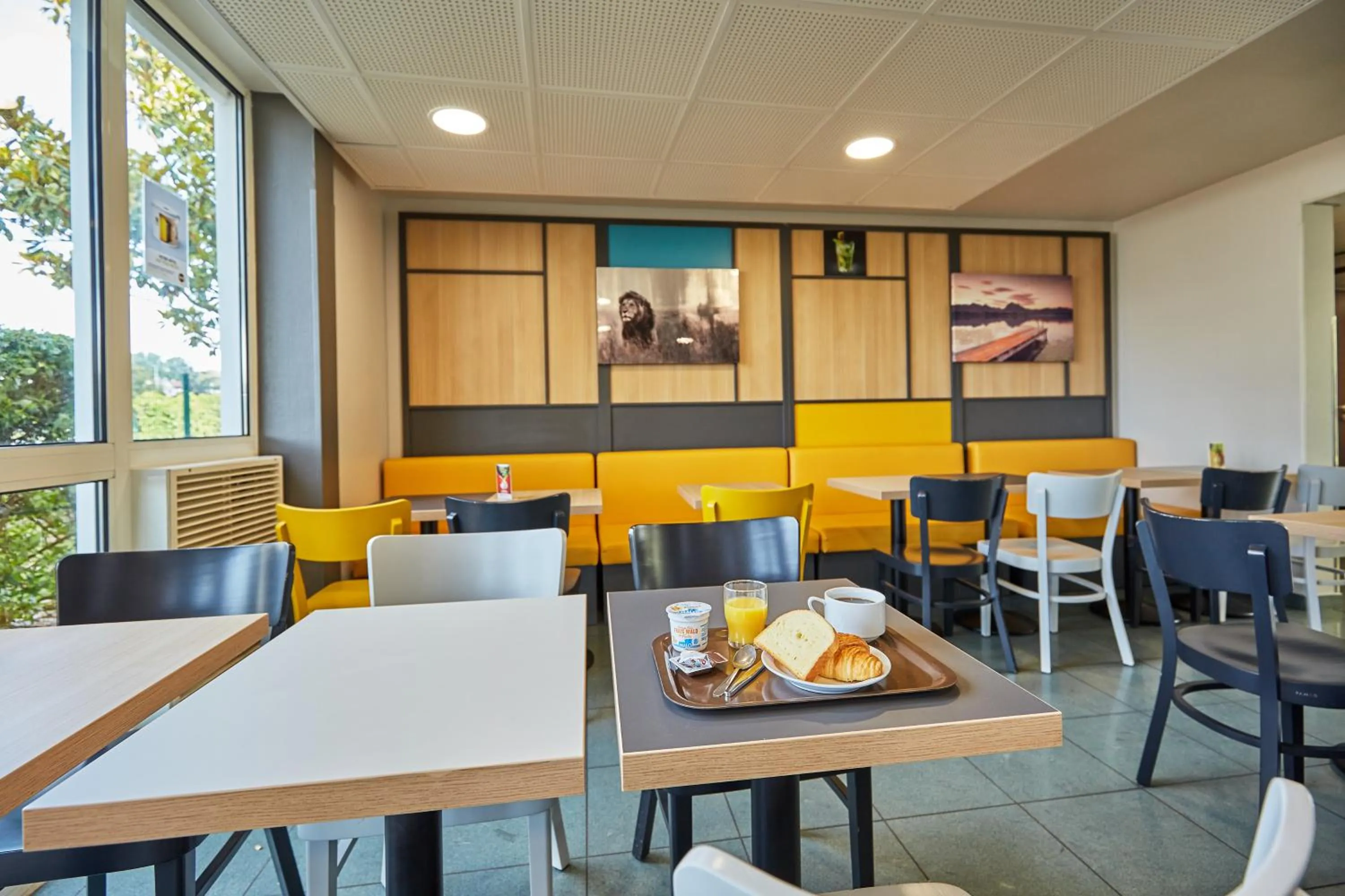 Buffet breakfast in B&B HOTEL Le Havre Harfleur 1