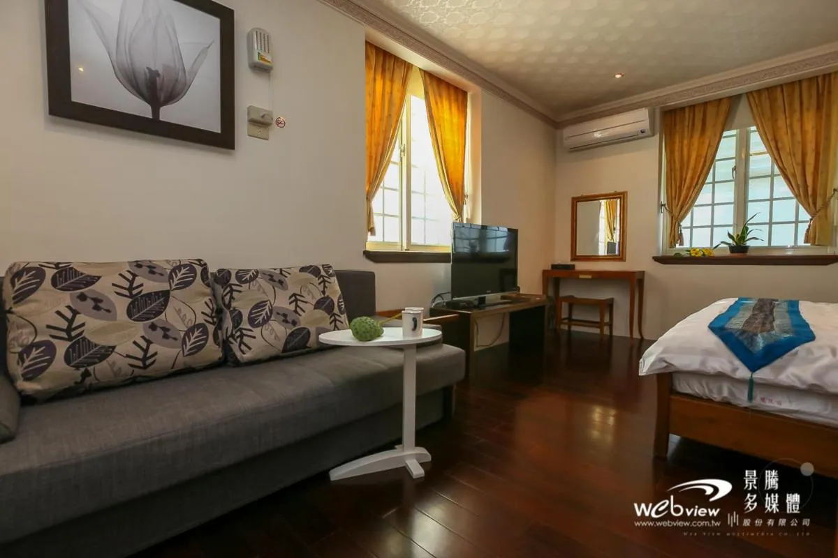 Property building, Bed in Star Shine B&B