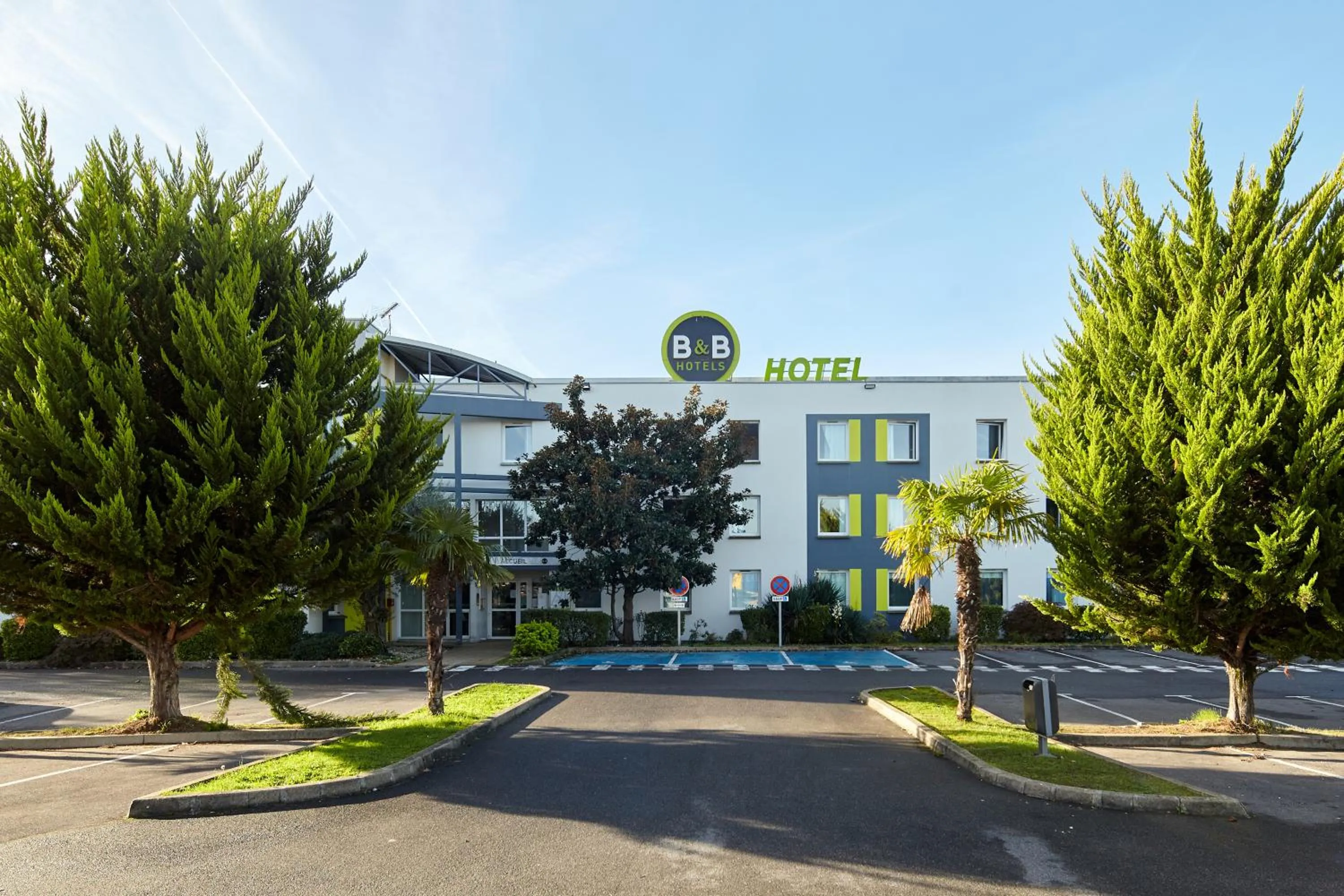 Property building in B&B HOTEL Evry Lisses 2