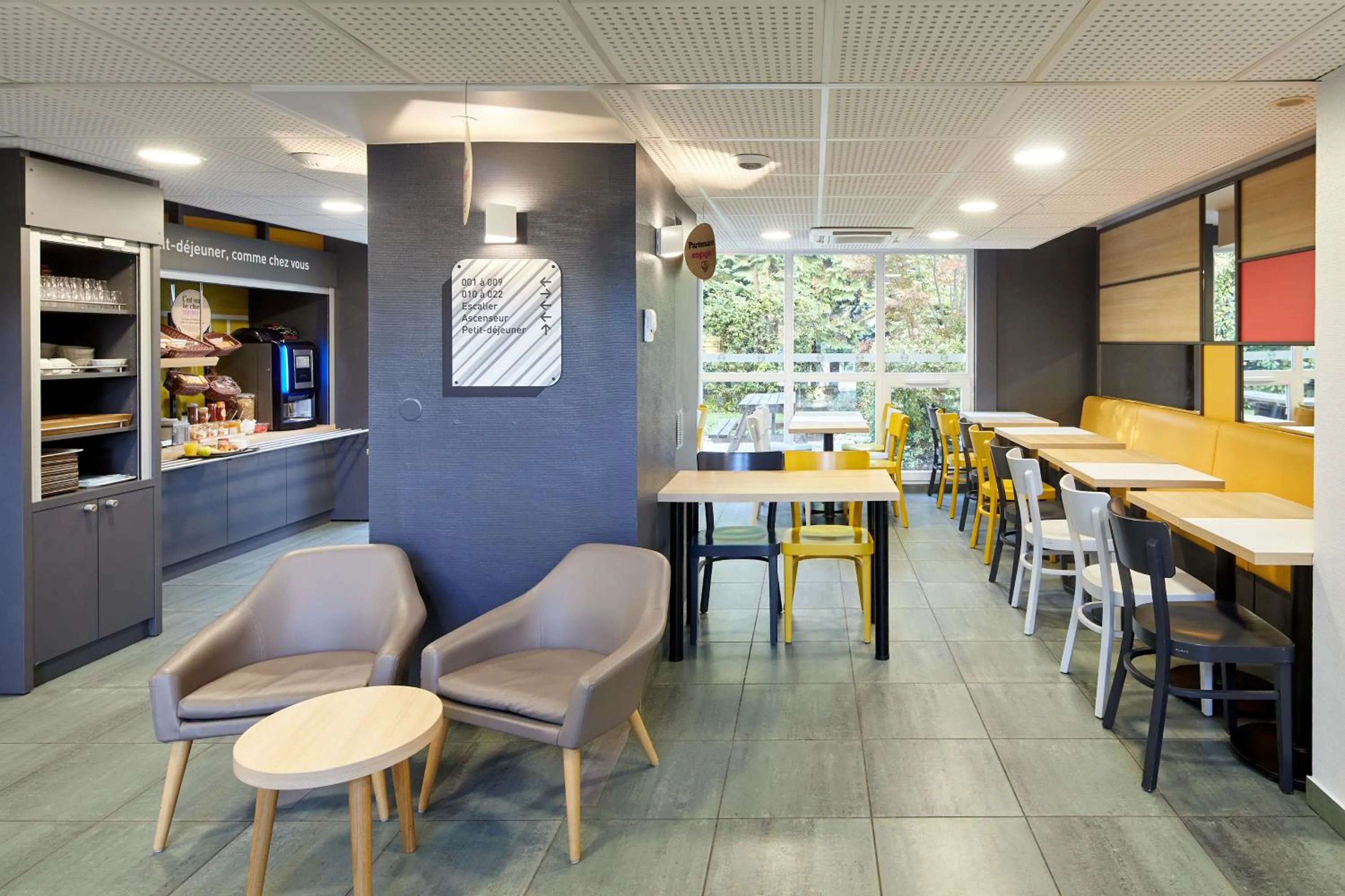 Buffet breakfast in B&B HOTEL Evry Lisses 2