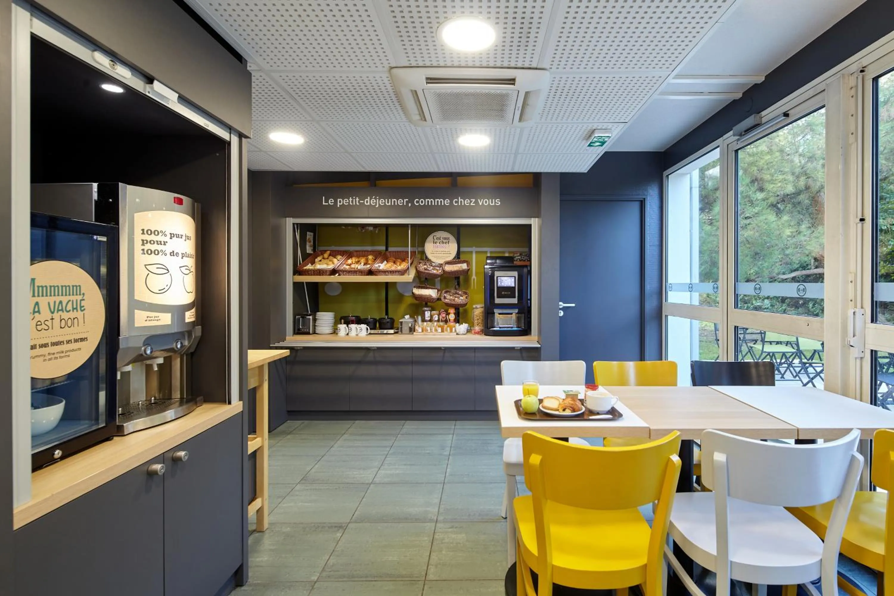 Buffet breakfast in B&B HOTEL Evry Lisses 2