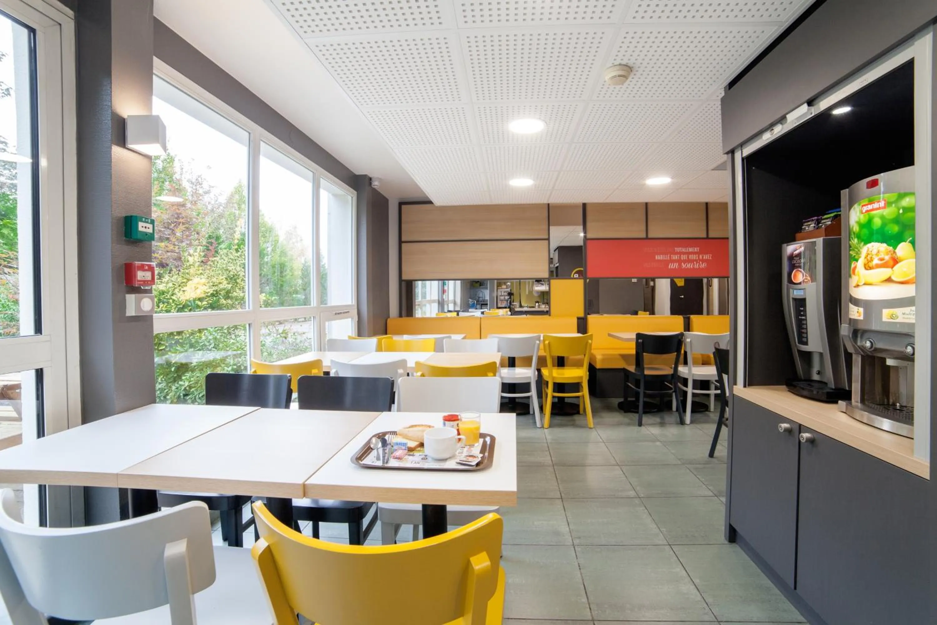 Buffet breakfast in B&B HOTEL Evry Lisses 2