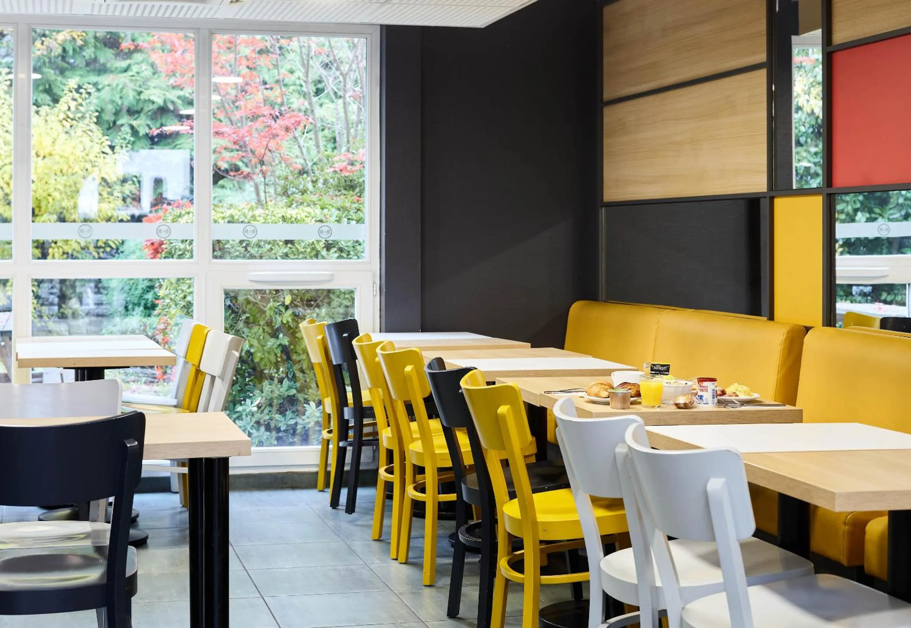 Restaurant/places to eat in B&B HOTEL Evry Lisses 2