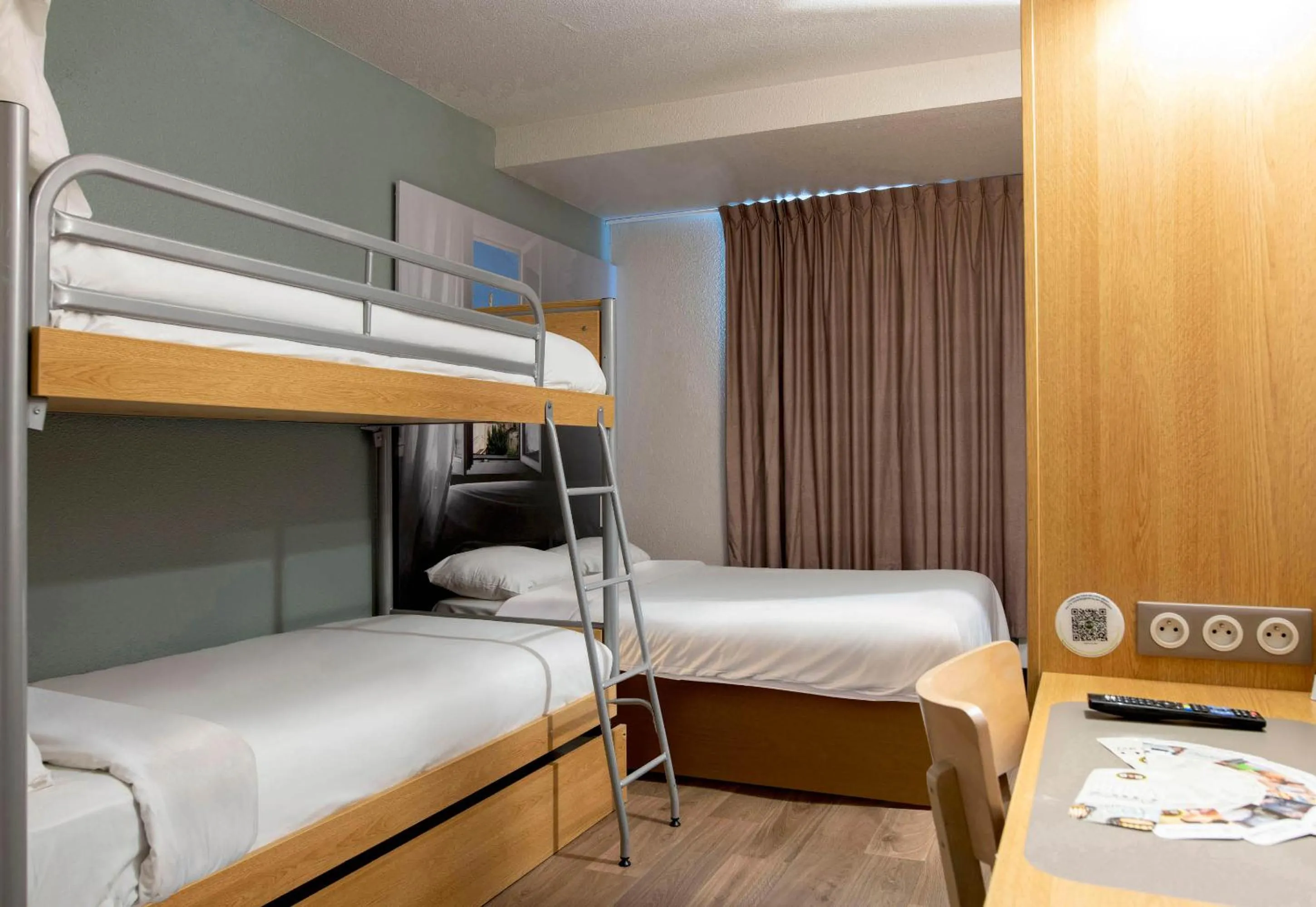 Bedroom, Bed in B&B HOTEL Avignon 2