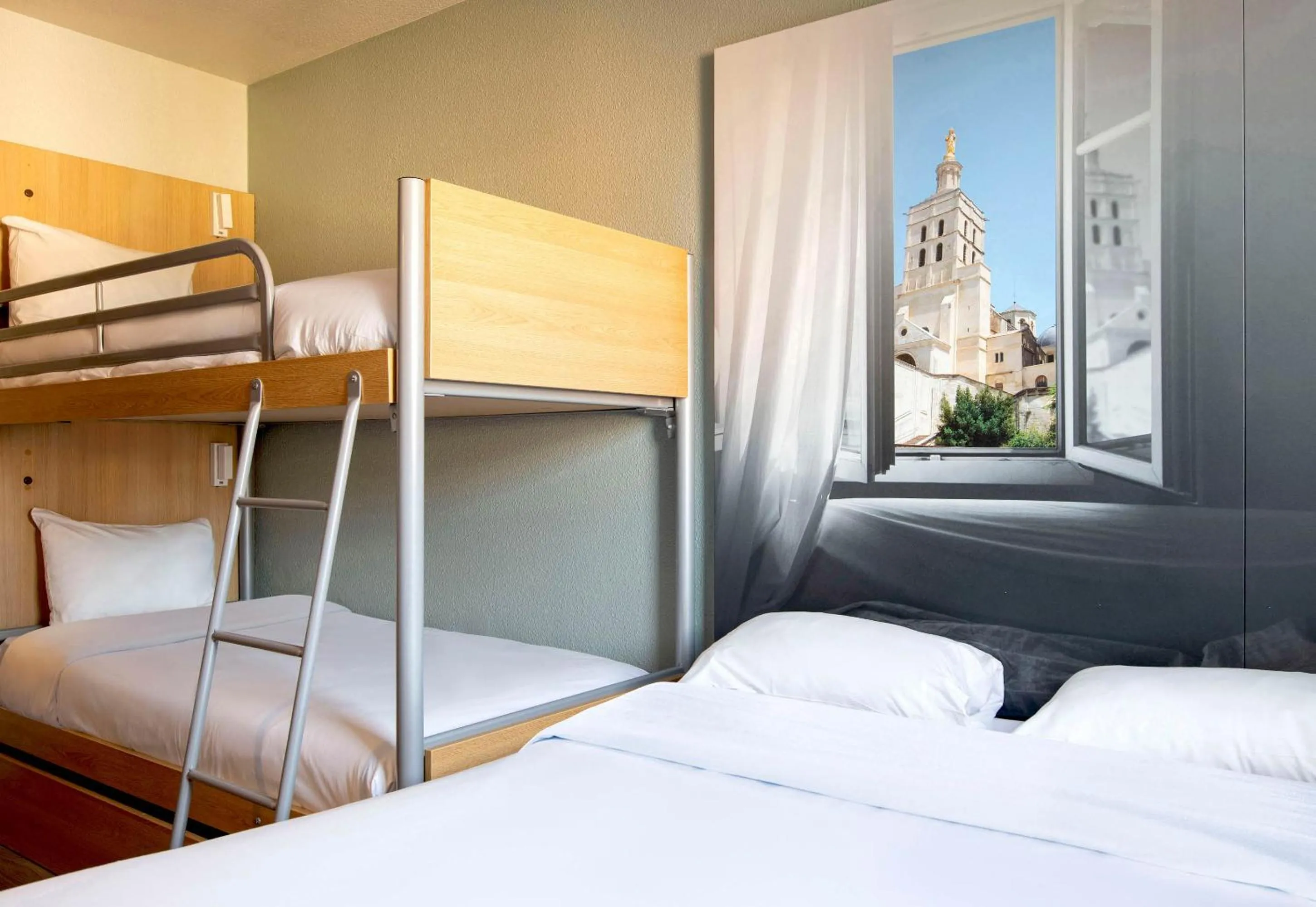 Bedroom, Bed in B&B HOTEL Avignon 2