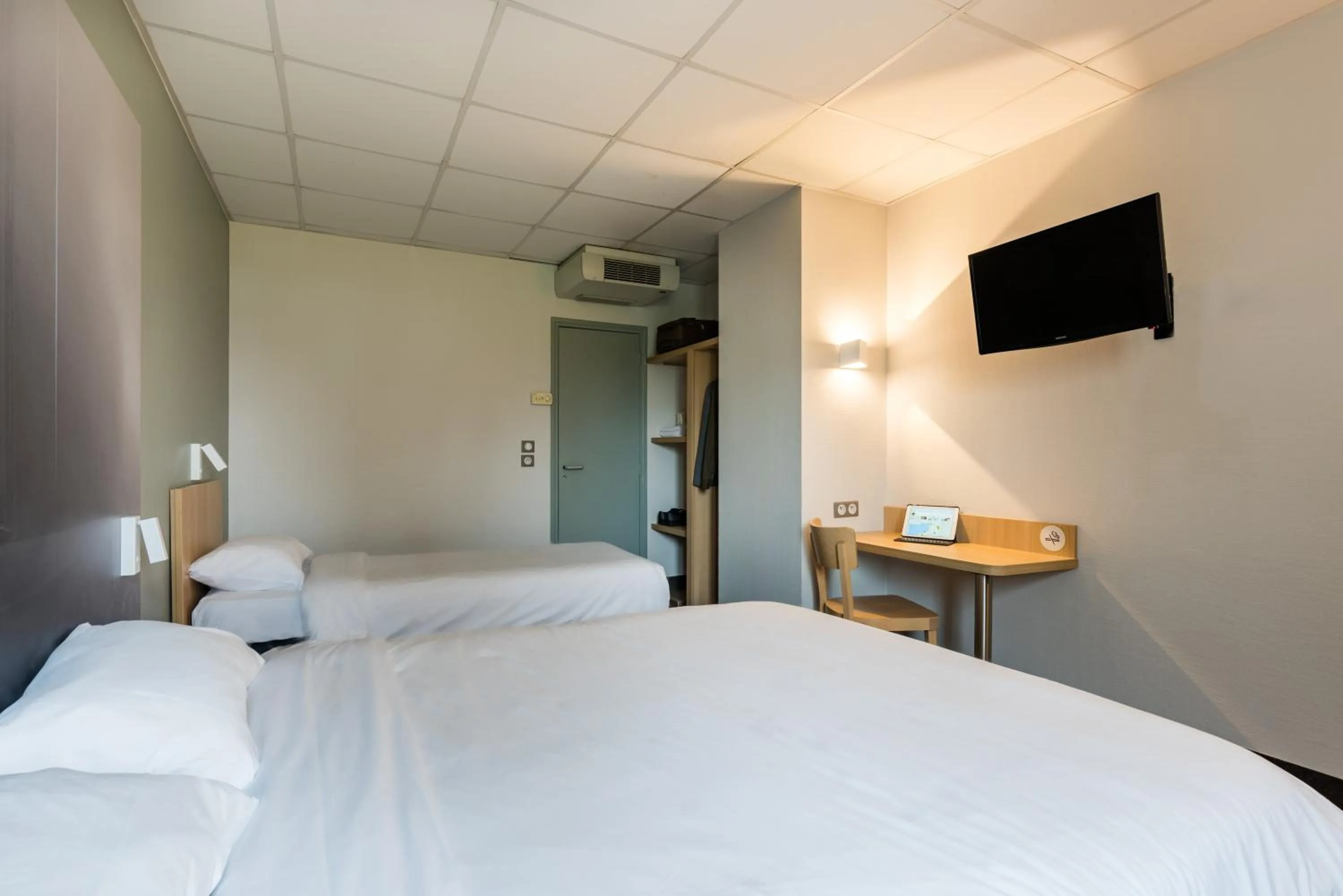 Bedroom, Bed in B&B HOTEL Rouen Saint-Étienne-du-Rouvray