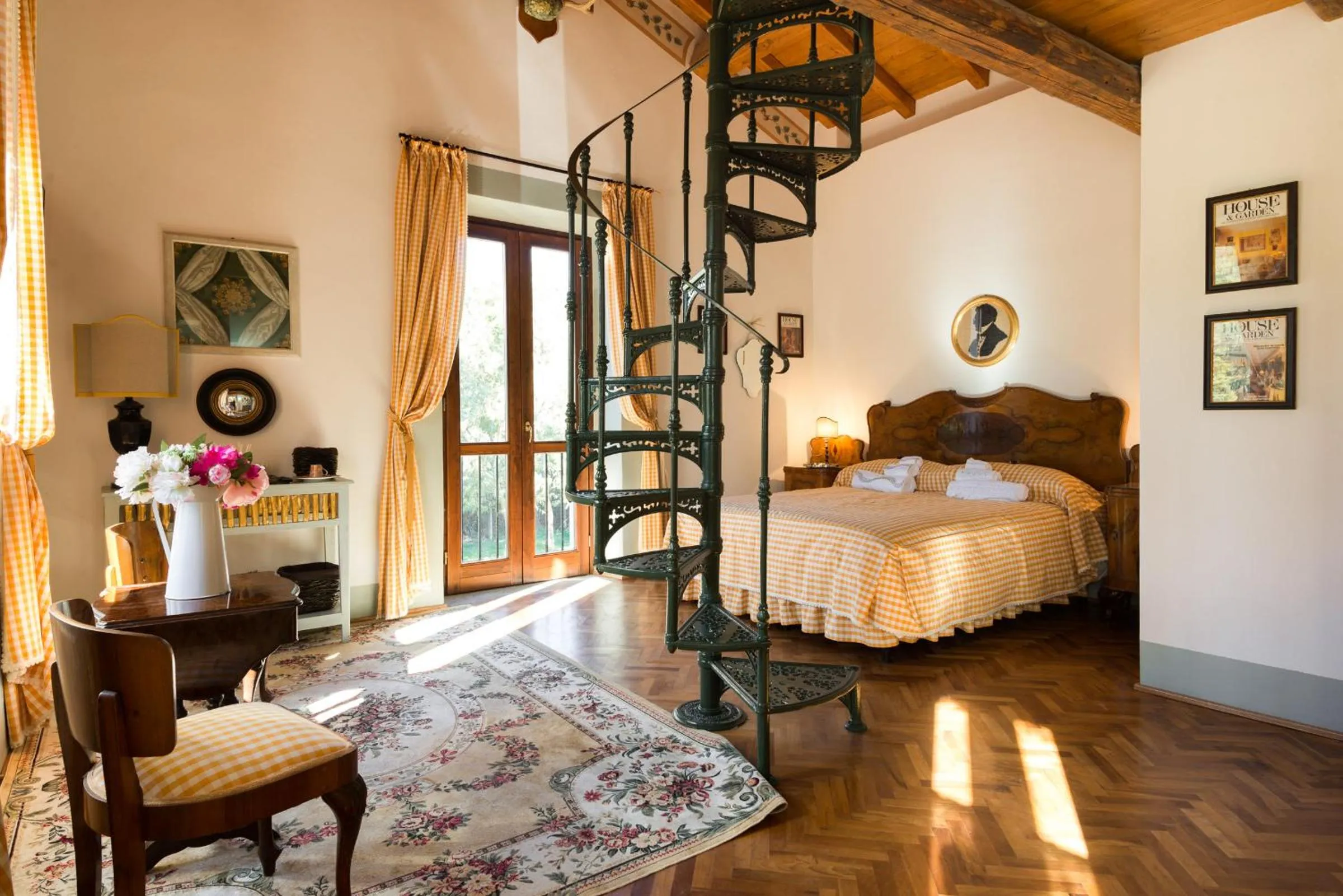 Spring, Bed in Casa Il Borghetto - Luxury Suites & Pool