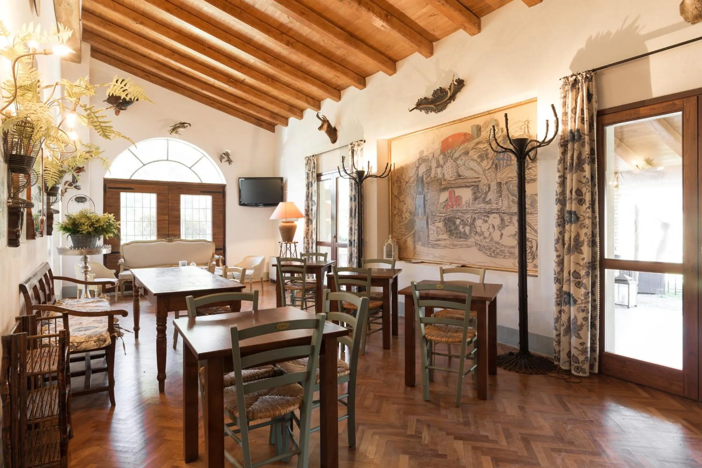 Communal lounge/ TV room in Casa Il Borghetto - Luxury Suites & Pool